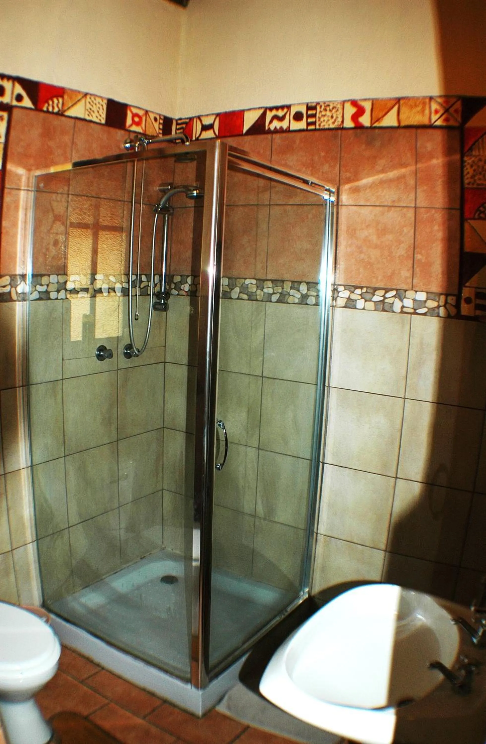 Shower in Trees Too Guest Lodge