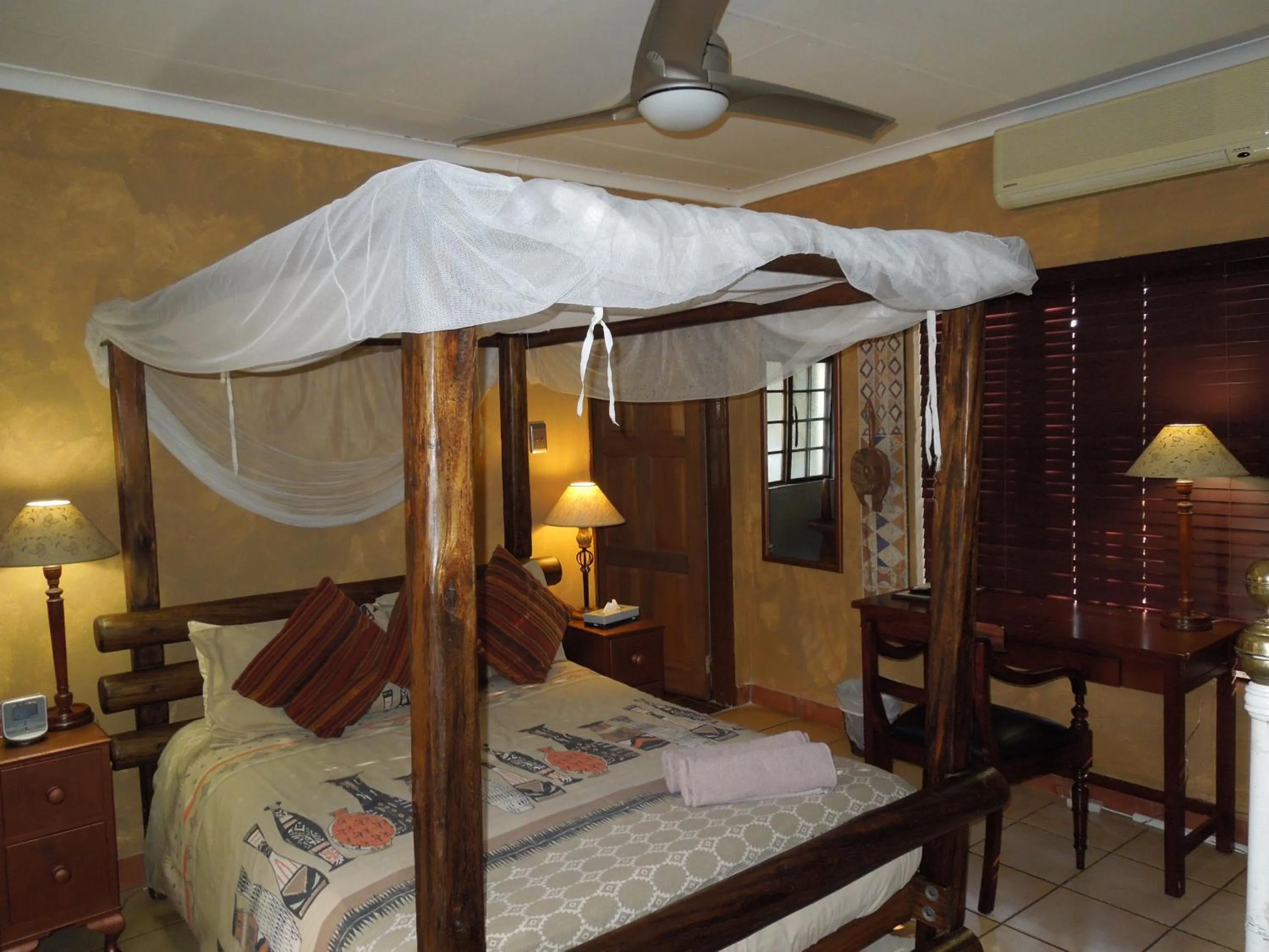 Bed in Trees Too Guest Lodge