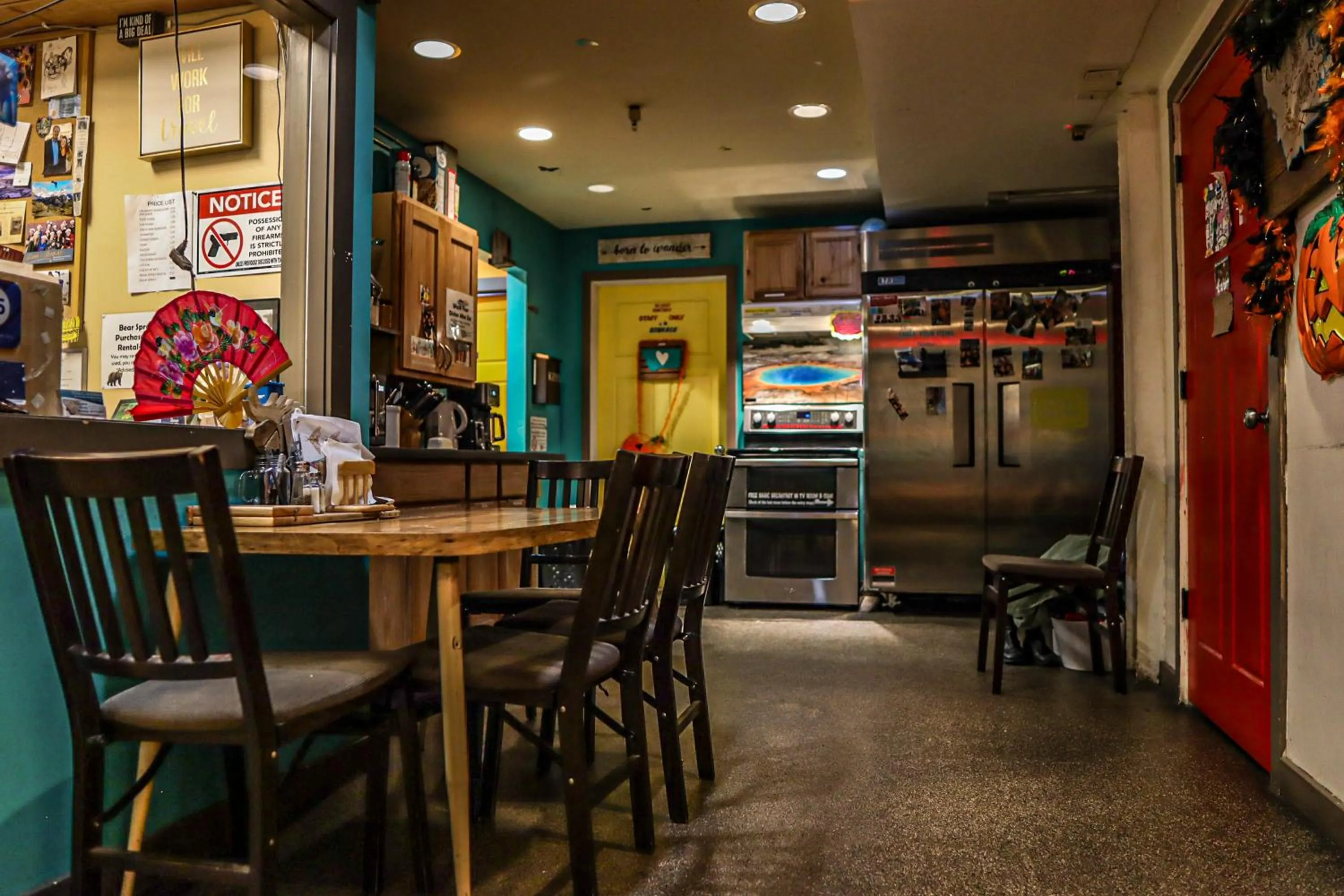 Communal kitchen in Treasure State Hostel