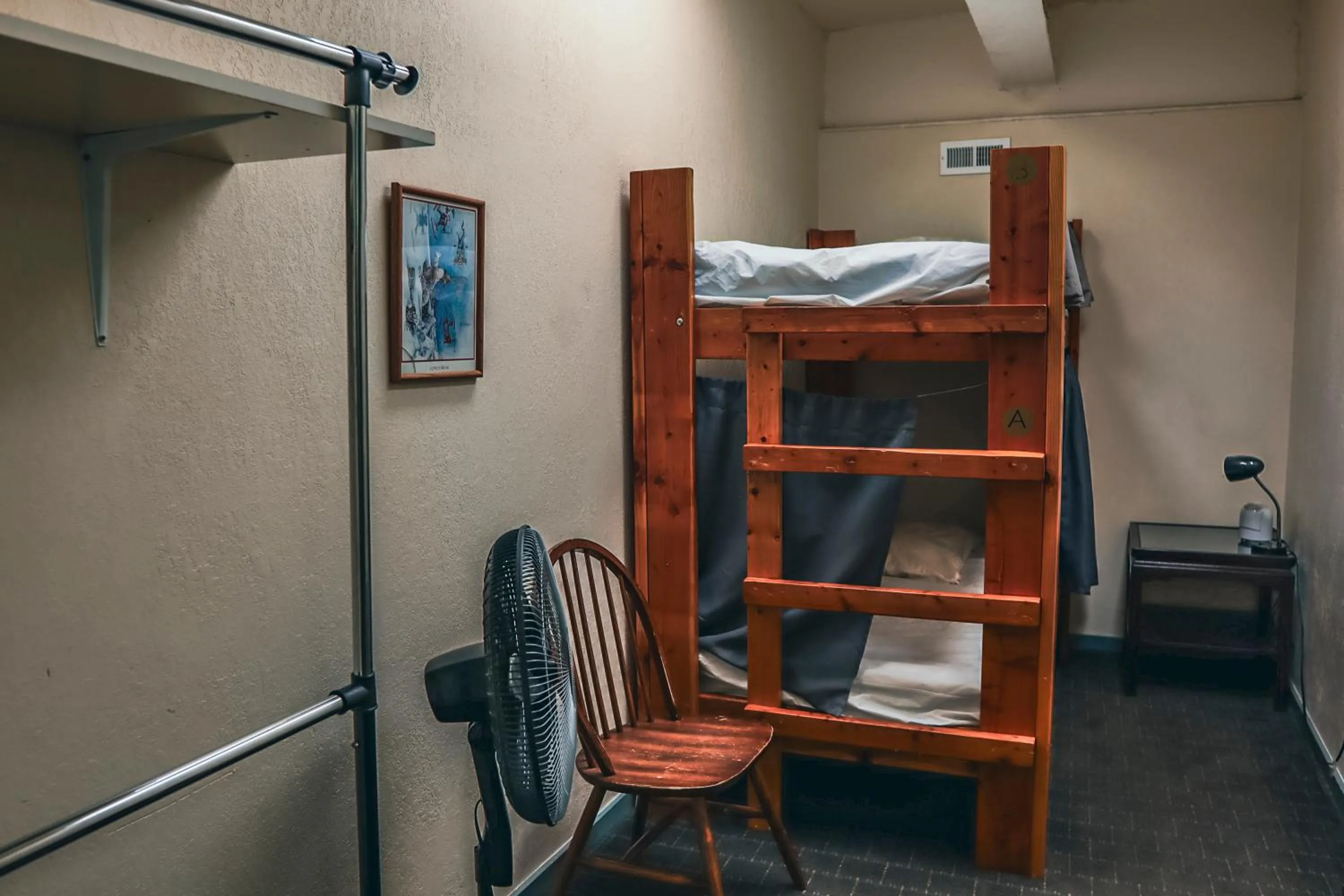 bunk bed, Bed in Treasure State Hostel