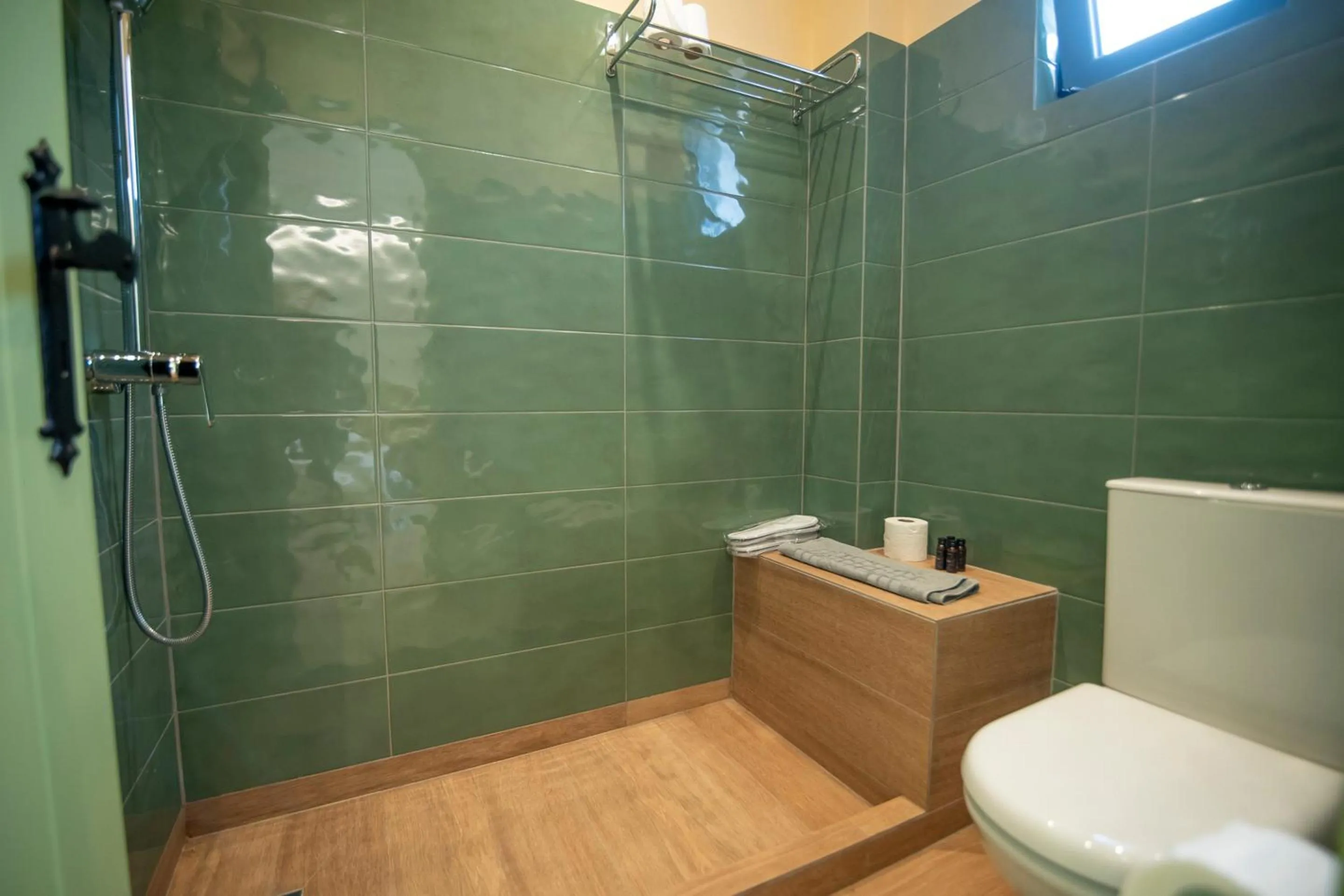 Shower in Saronis Hotel Agistri - Adults Only