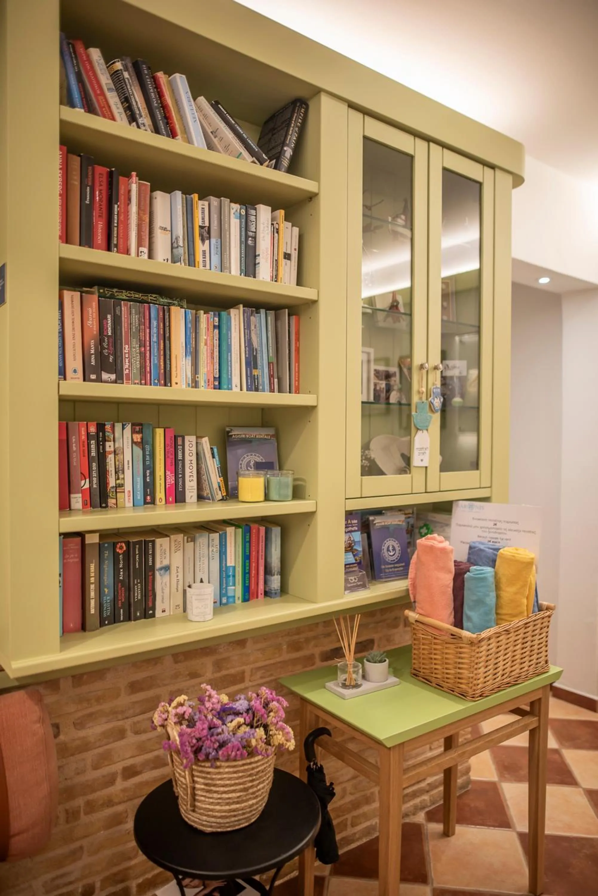 Library in Saronis Hotel Agistri - Adults Only