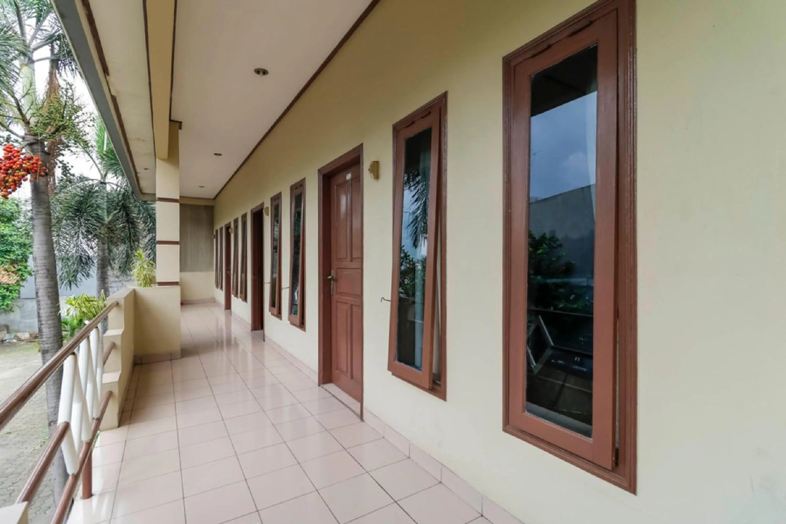 Facade/entrance in Reddoorz Plus @ Karet Pedurenan 3
