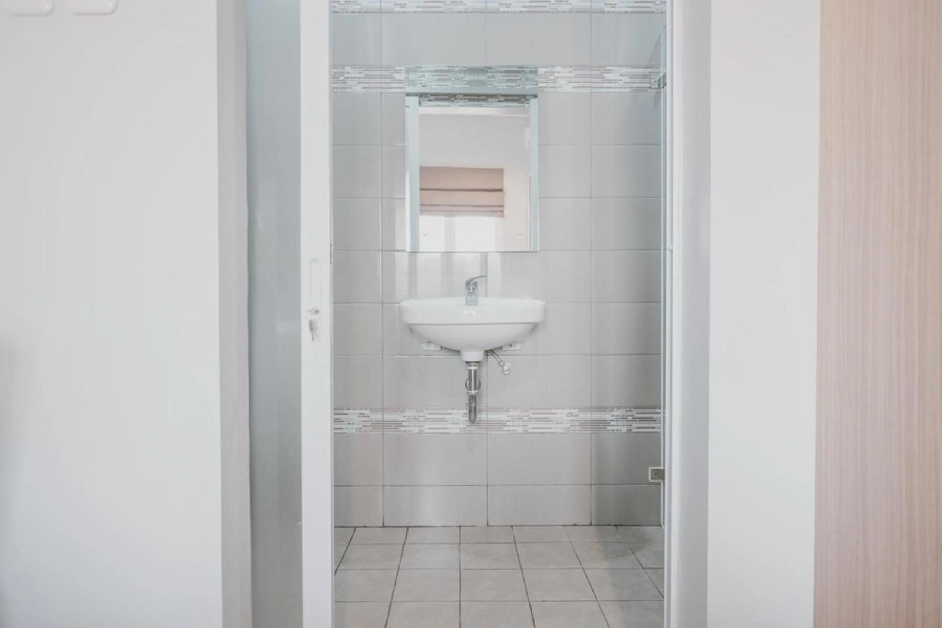 Bathroom in Reddoorz Plus @ Karet Pedurenan 3