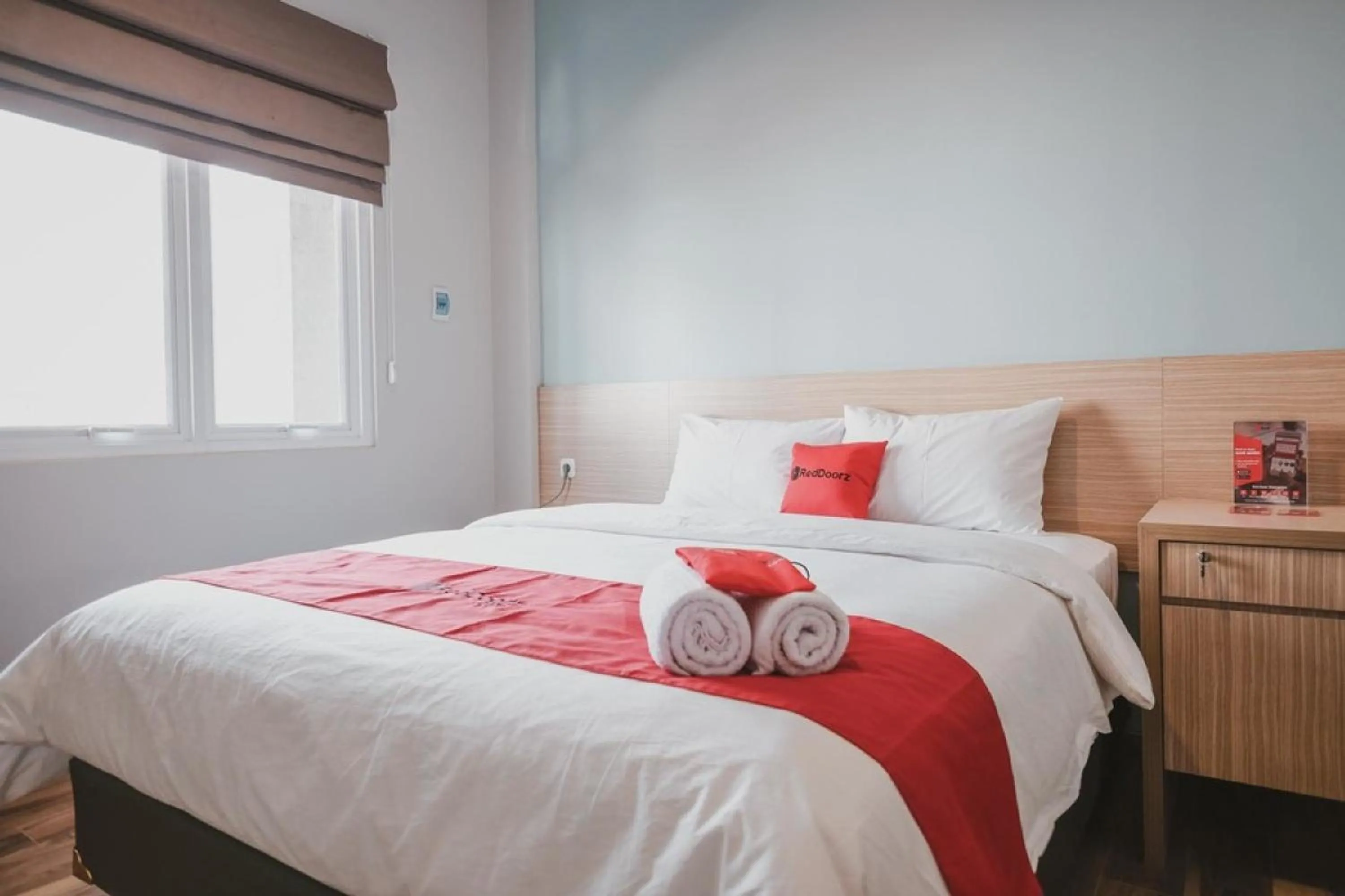 Bed in Reddoorz Plus @ Karet Pedurenan 3