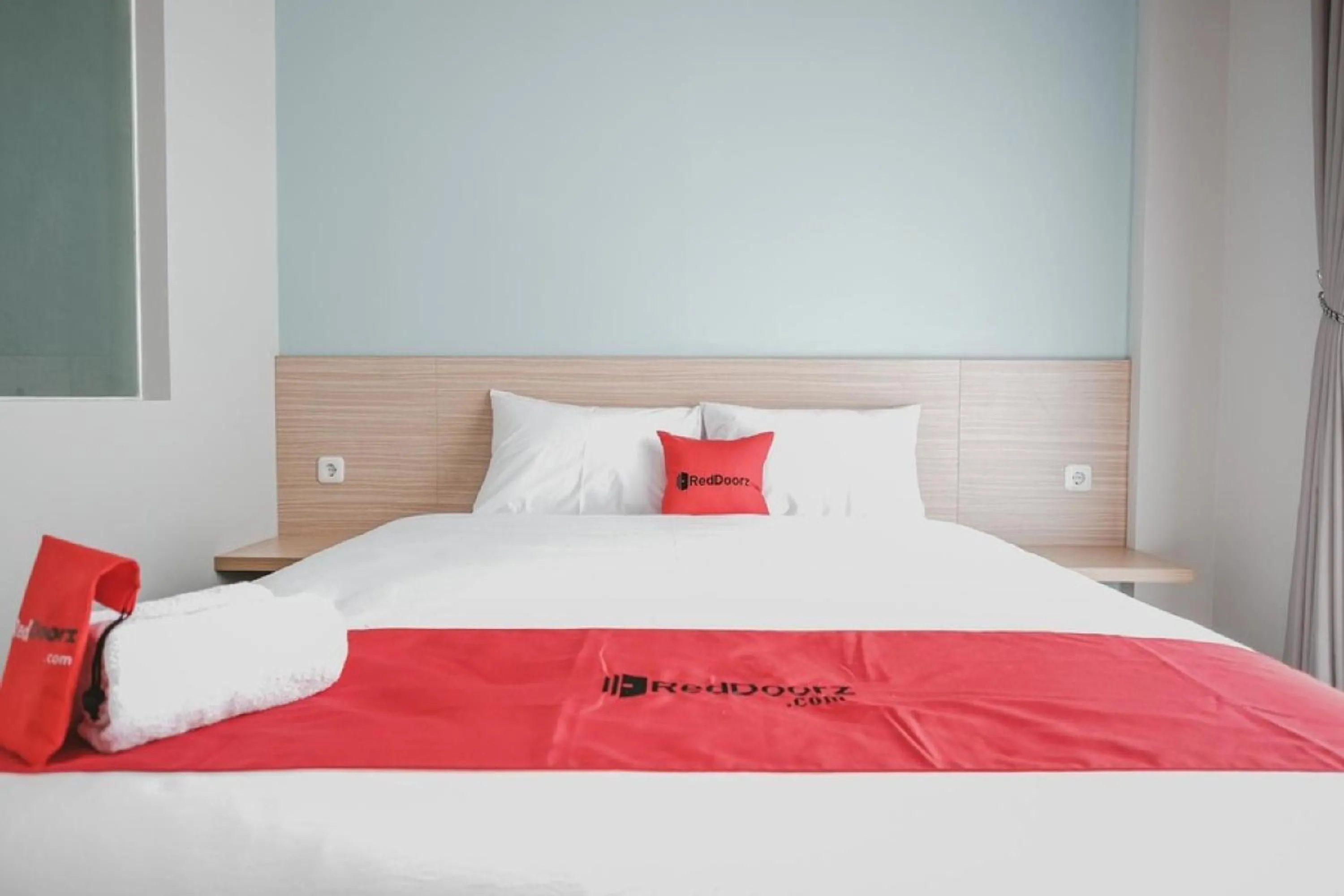 Bedroom, Bed in Reddoorz Plus @ Karet Pedurenan 3