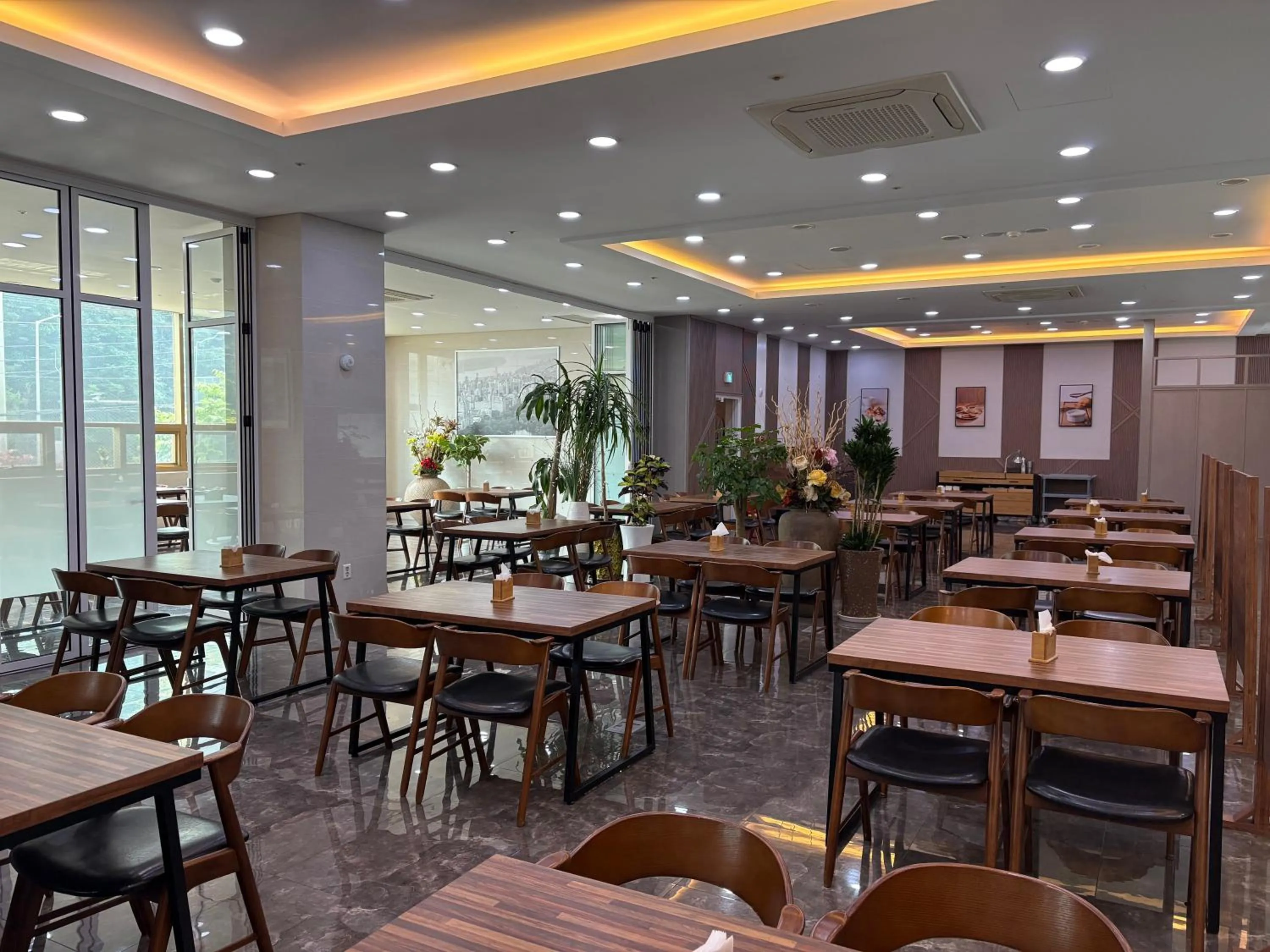 Breakfast in Hotel L'art Gimpo