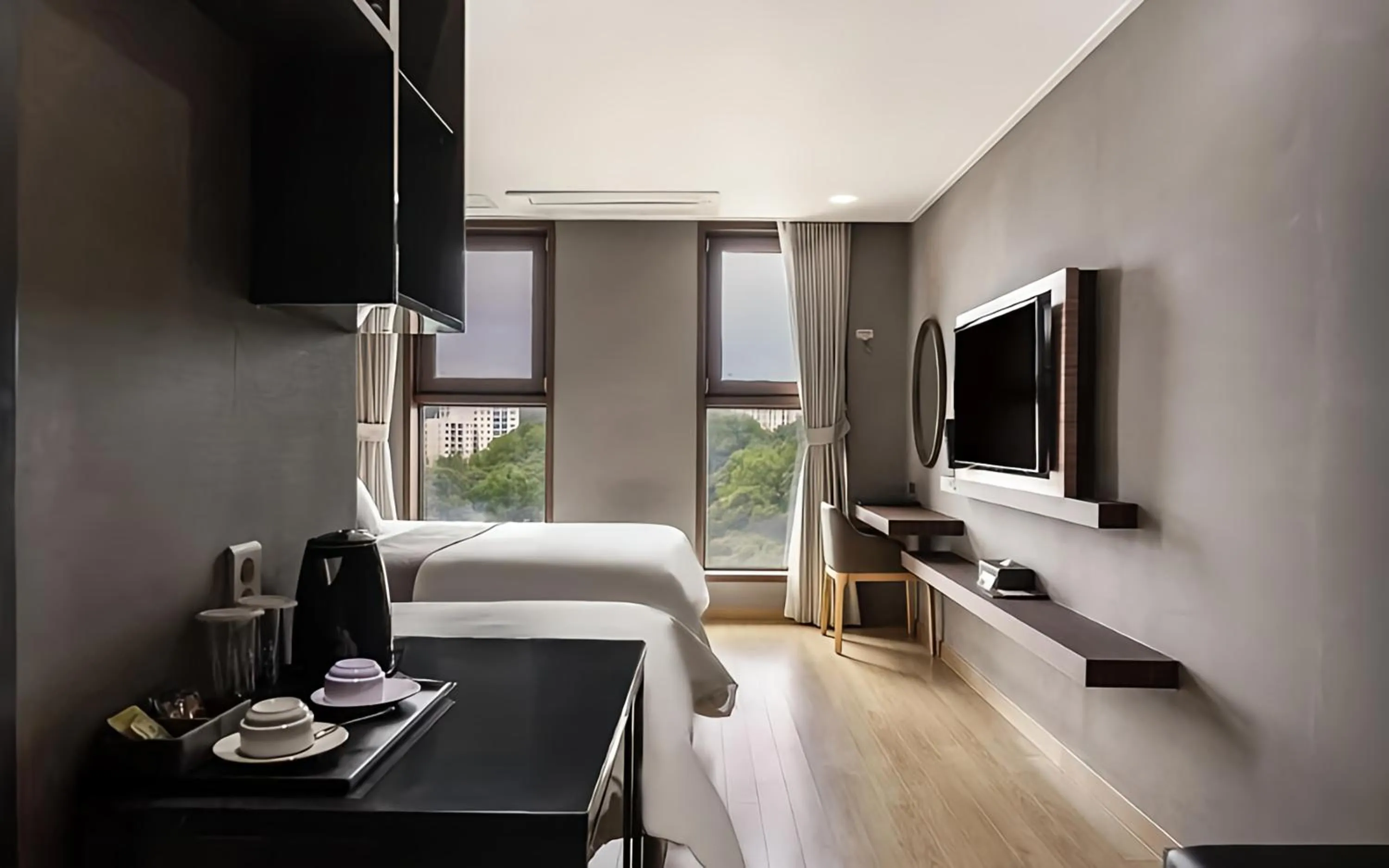 Property building, Bed in Hotel L'art Gimpo