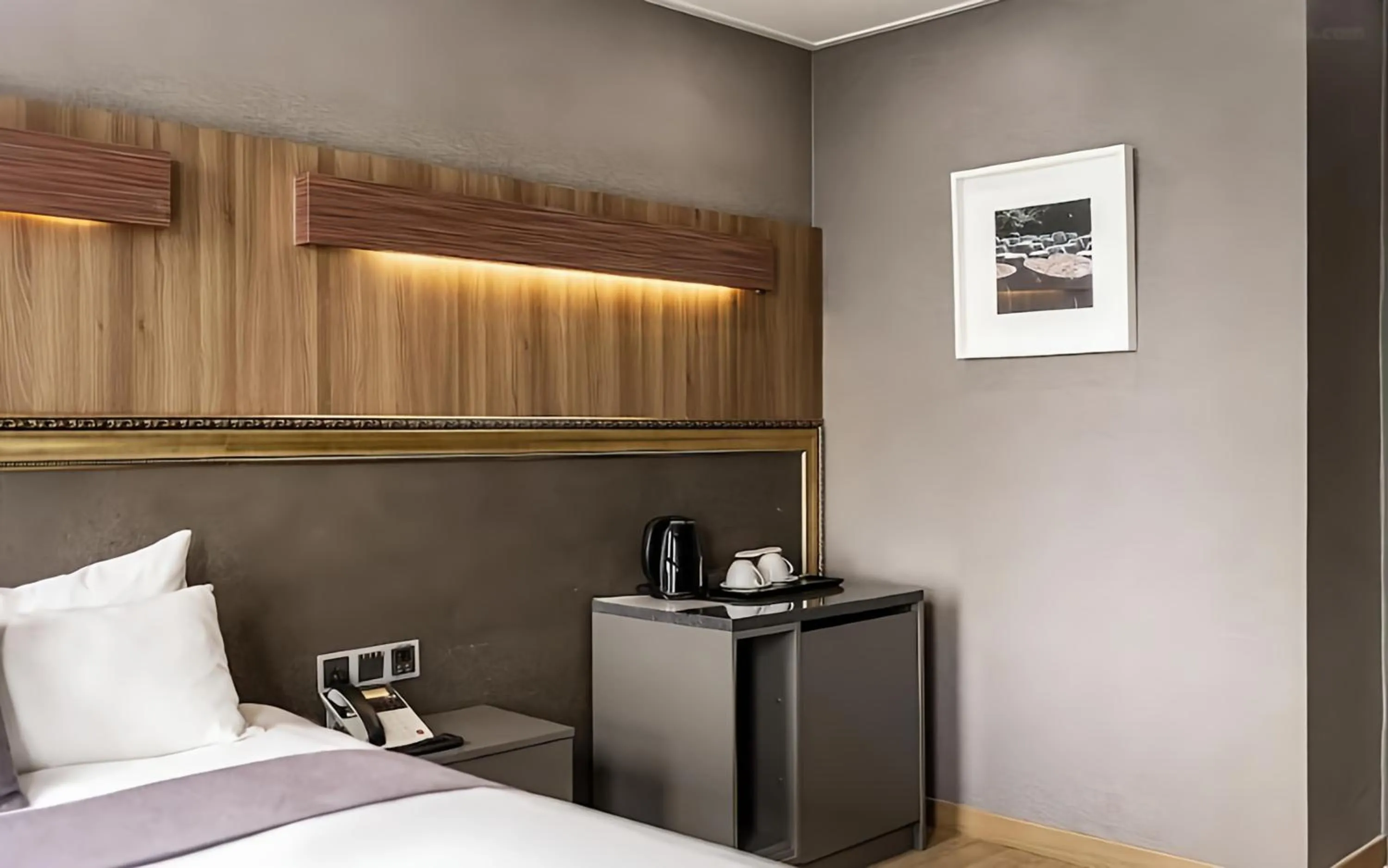 Property building, Bed in Hotel L'art Gimpo