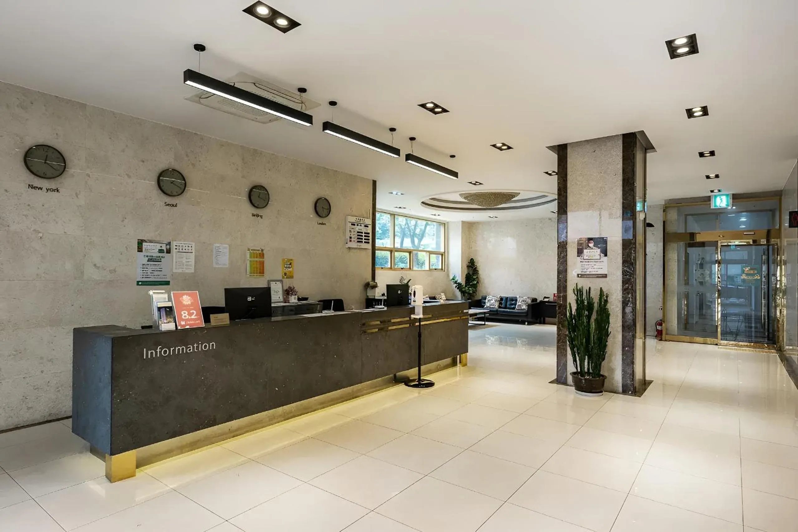 Lobby or reception in Hotel L'art Gimpo