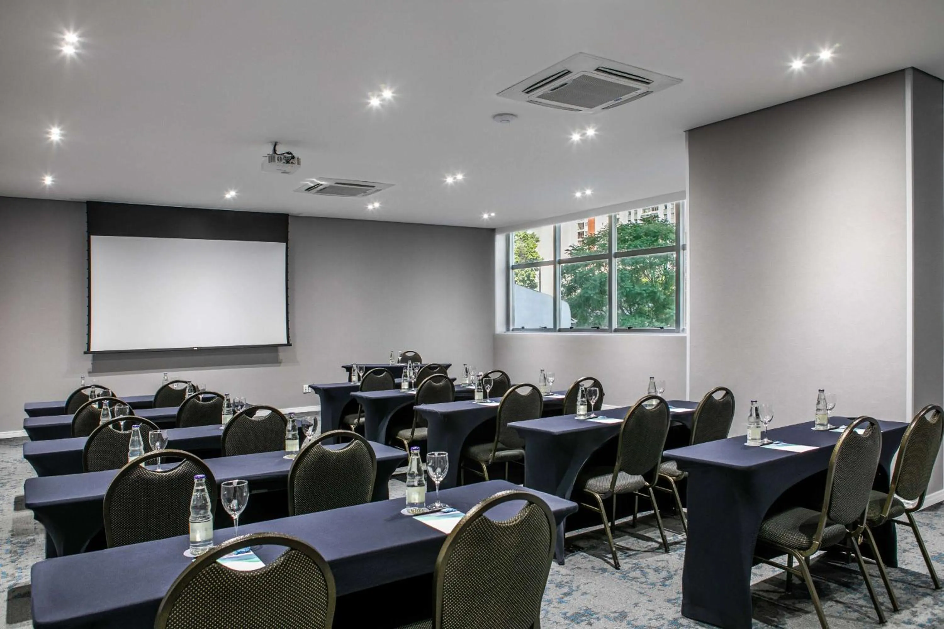 Meeting/conference room in Meliá Jardim Europa