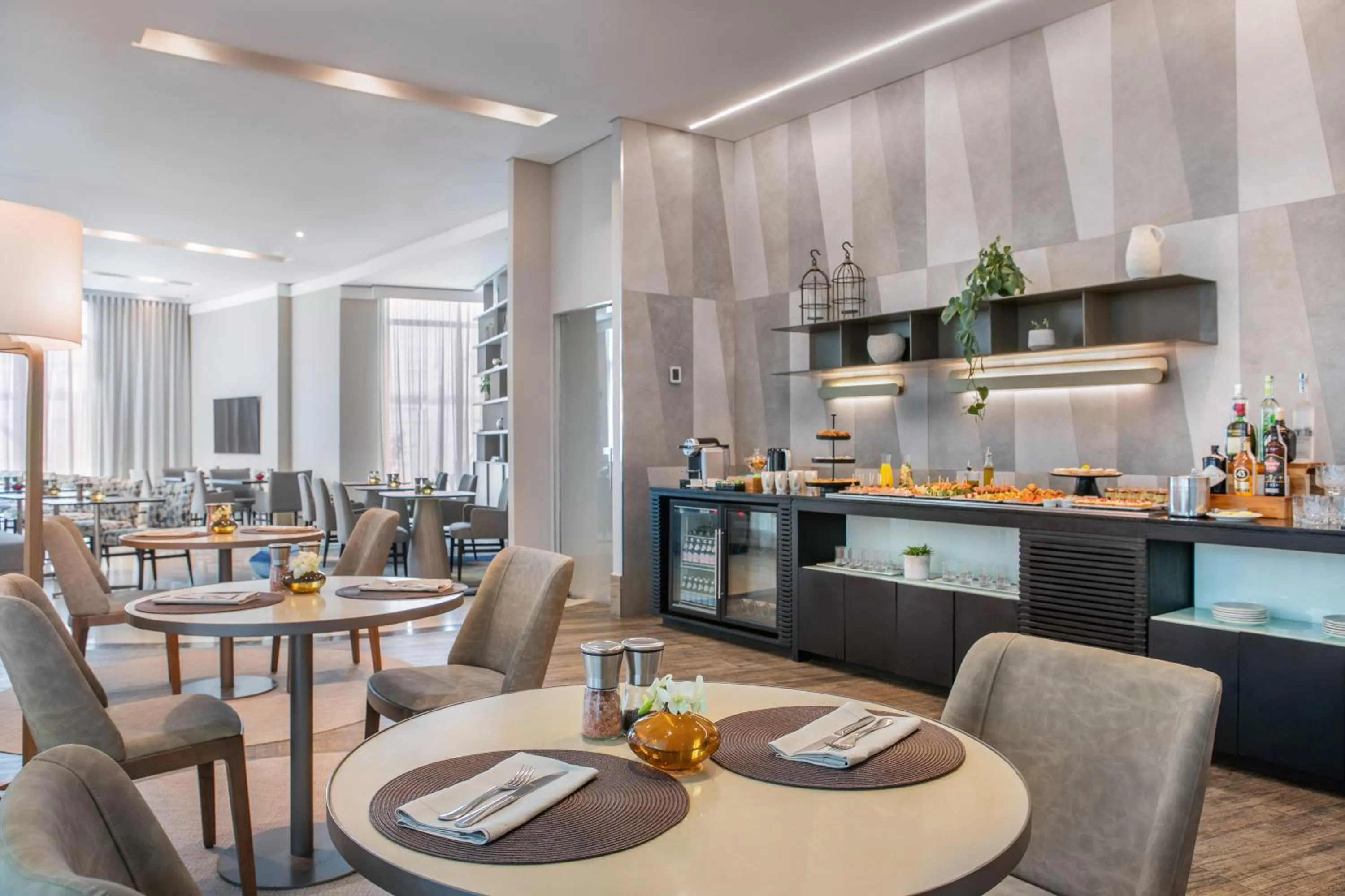 Lounge or bar in Meliá Jardim Europa