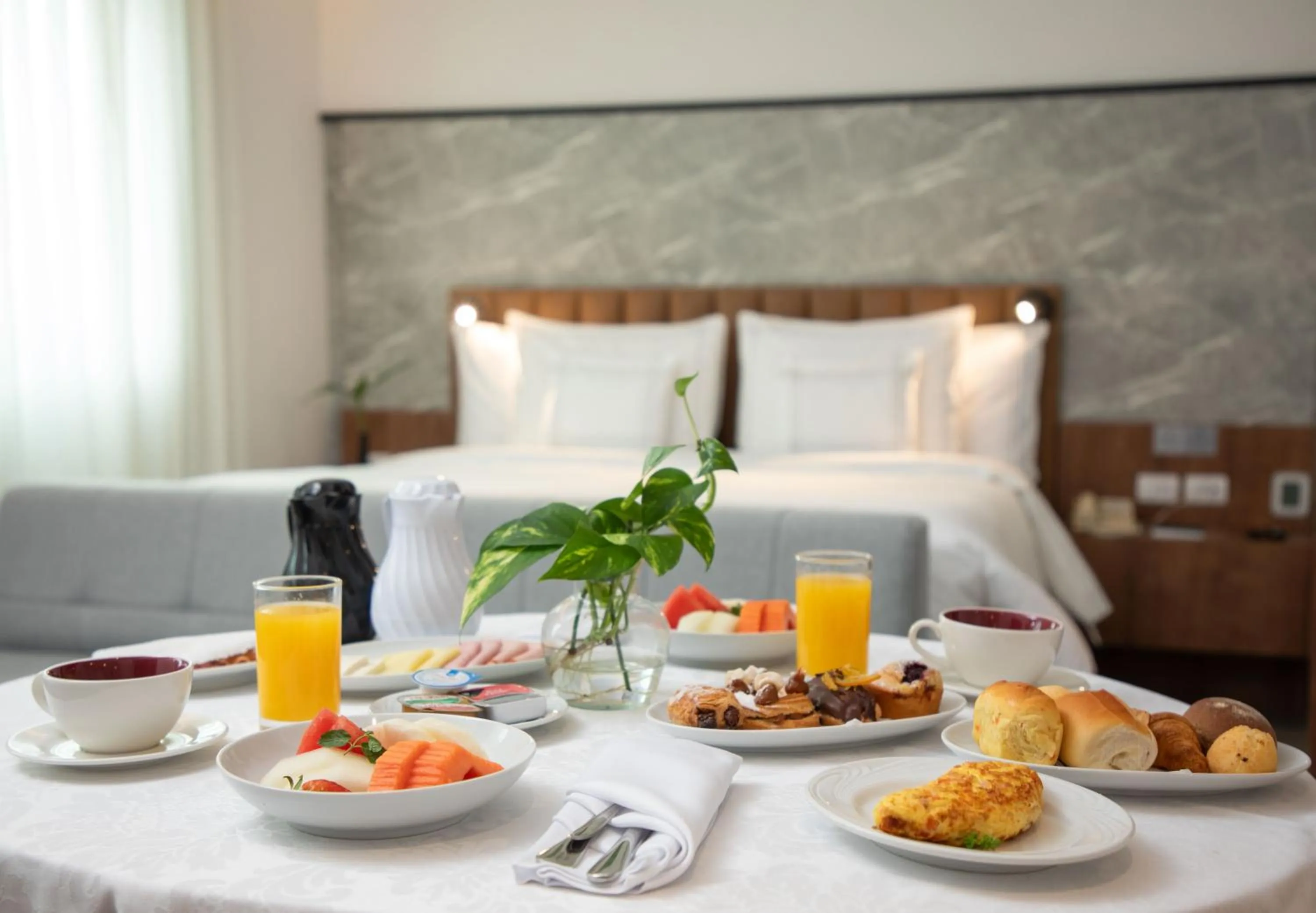 Breakfast, Bed in Meliá Jardim Europa