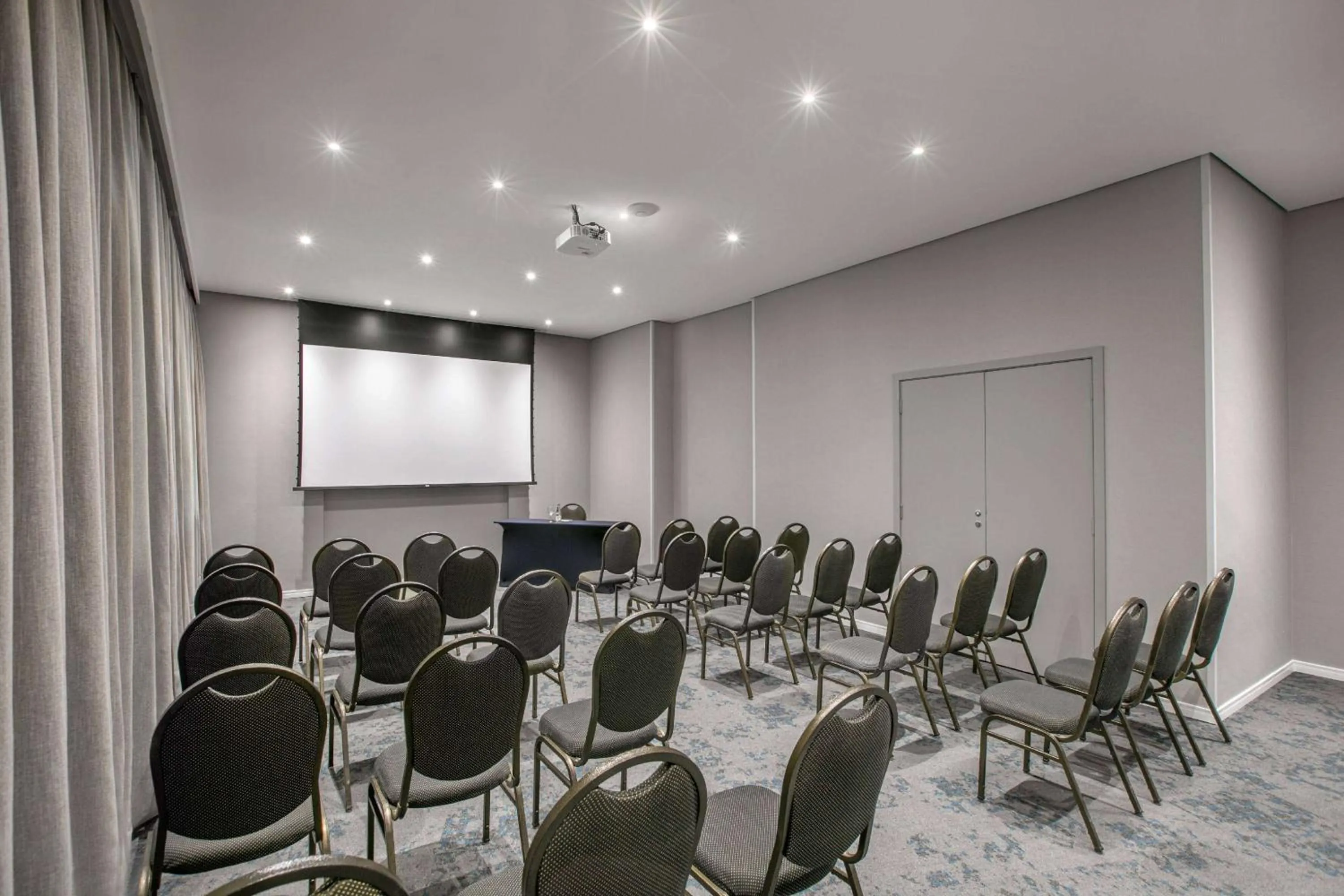 Meeting/conference room in Meliá Jardim Europa