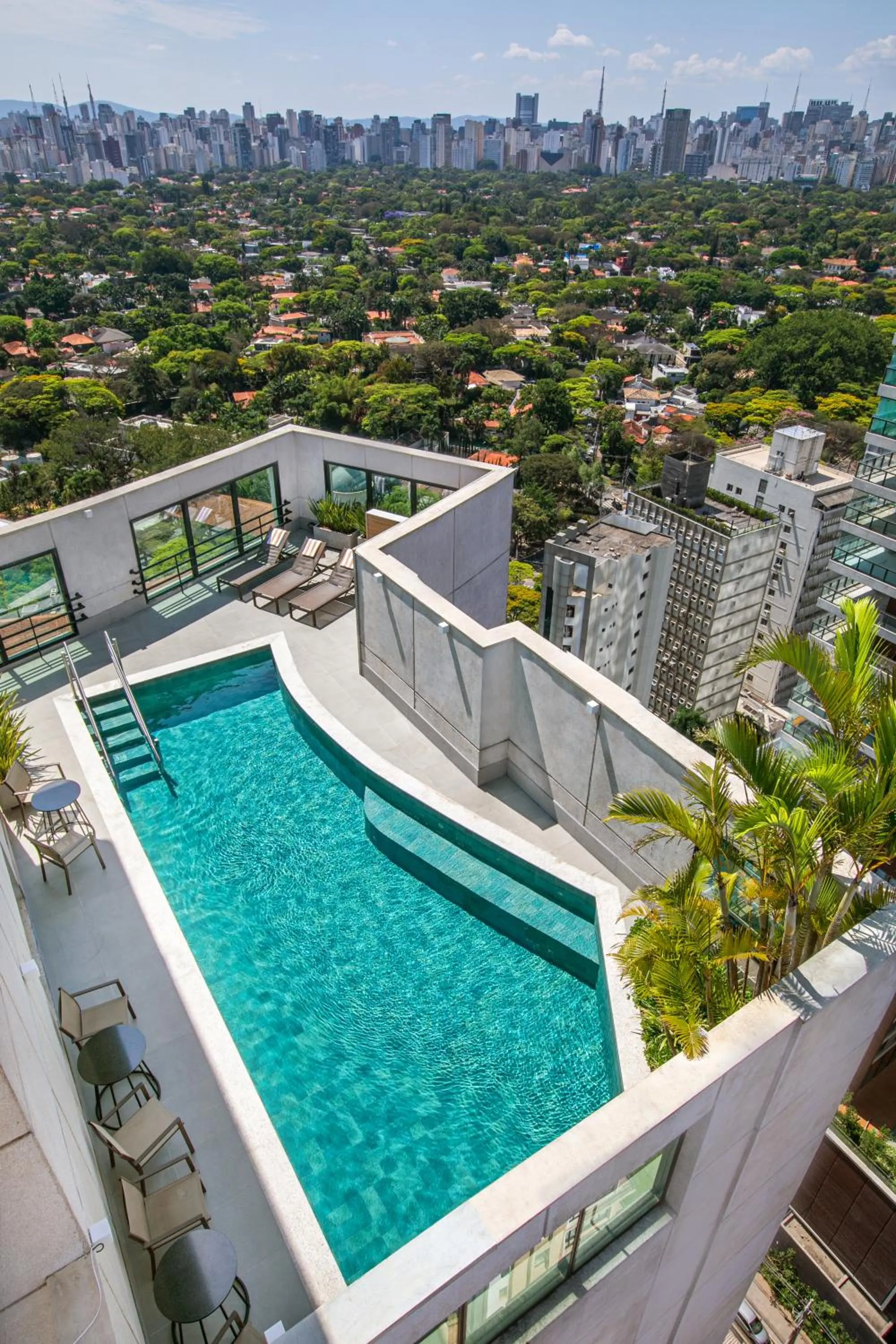 Swimming pool in Meliá Jardim Europa