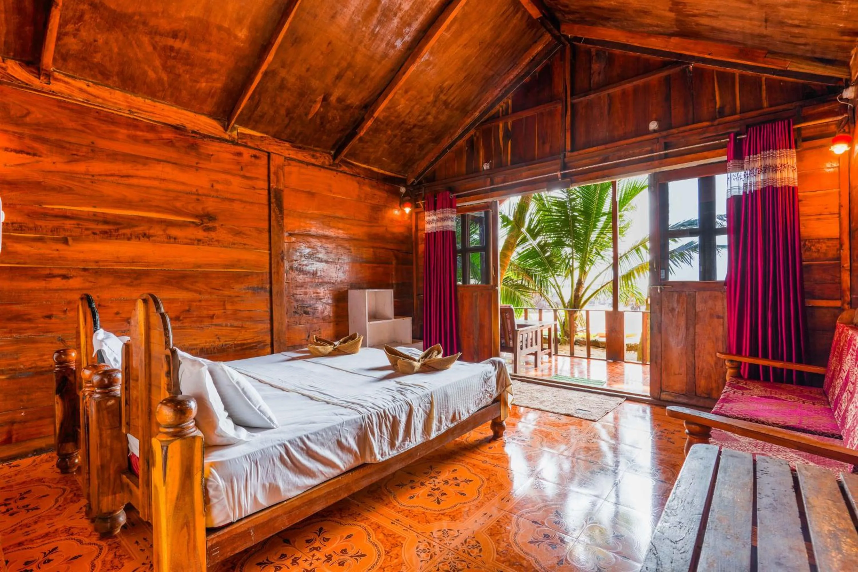 Photo of the whole room, Bed in Blue Lagoon Resort Goa