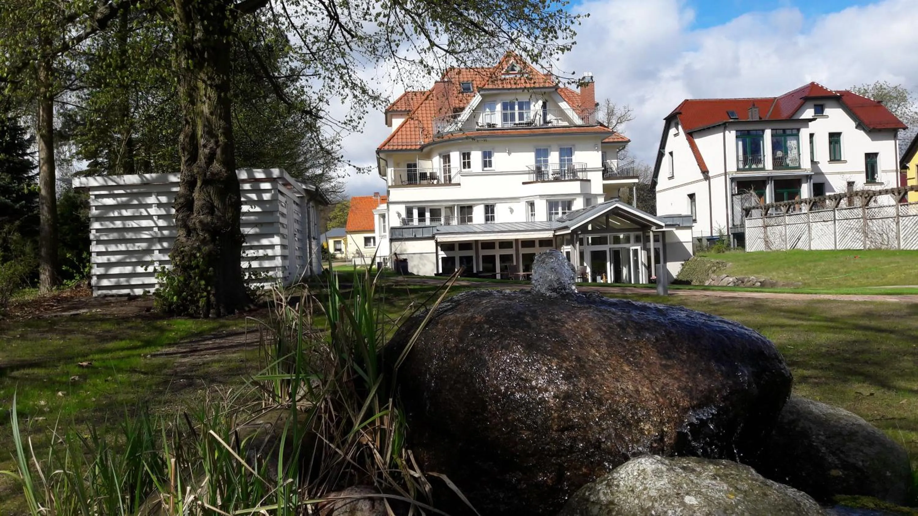 Property building in Hotel Villa Passion