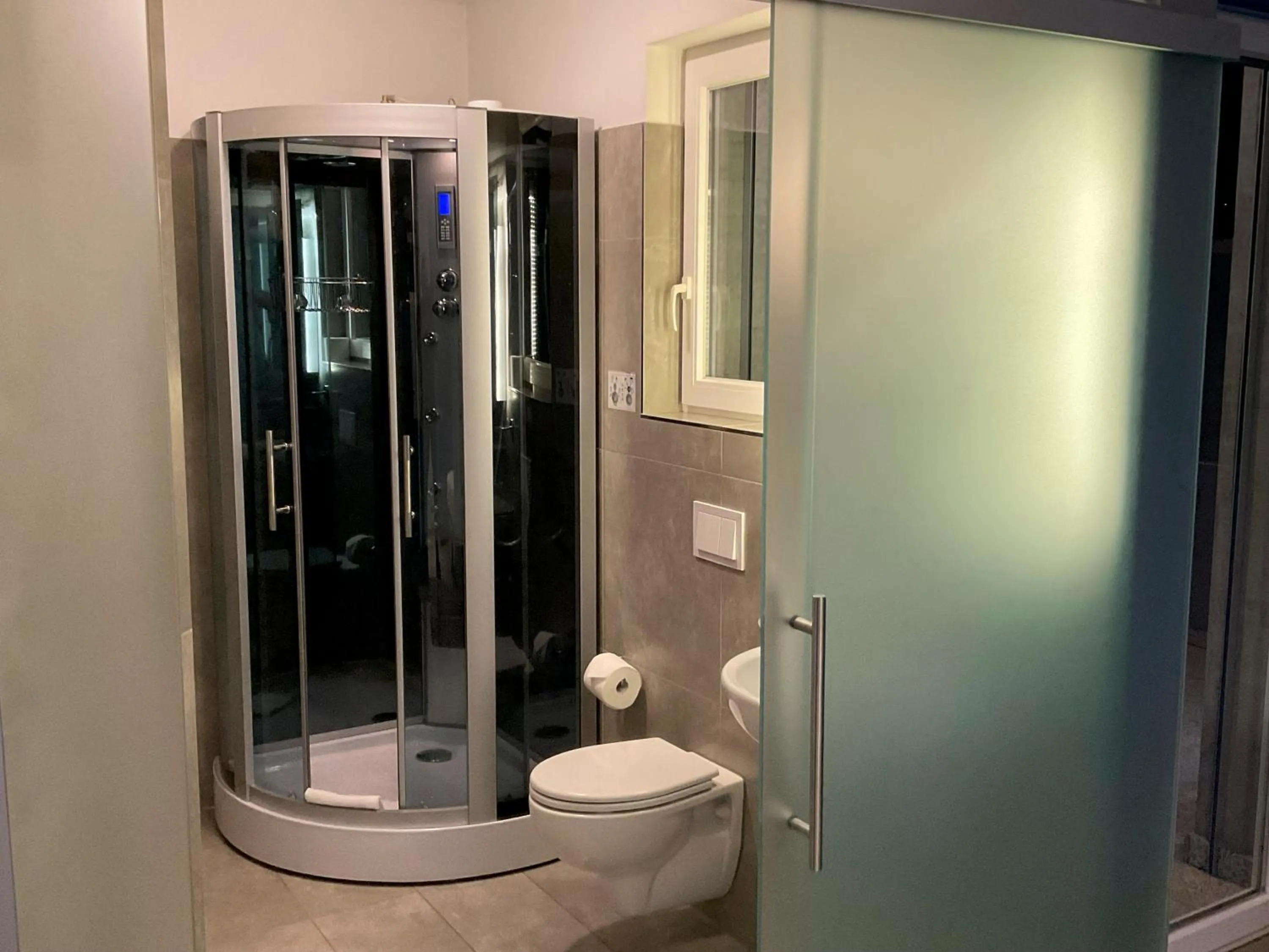 Shower in Hotel Liberty Self Check-In