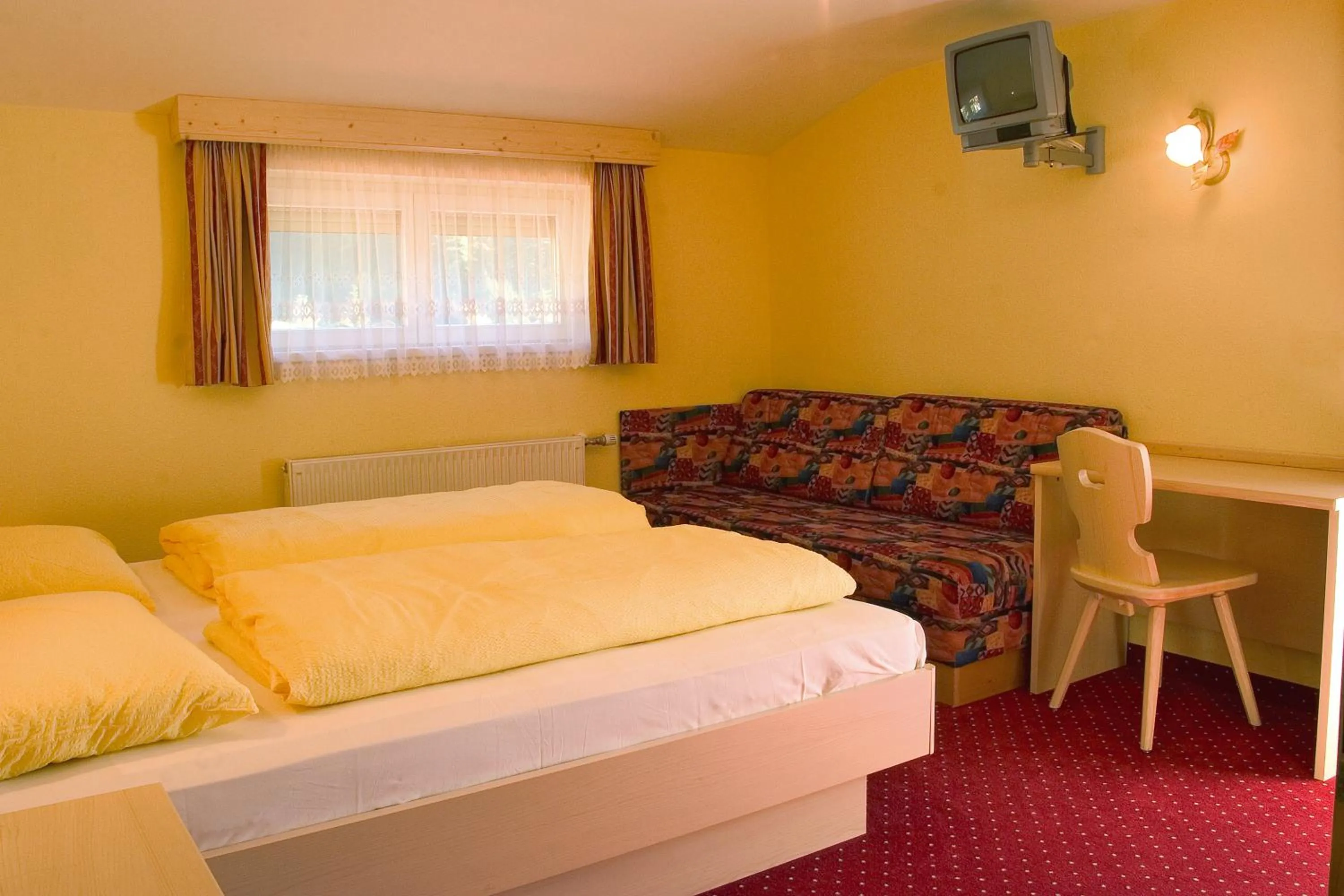 Bedroom, Bed in Hotel Bruggerwirt