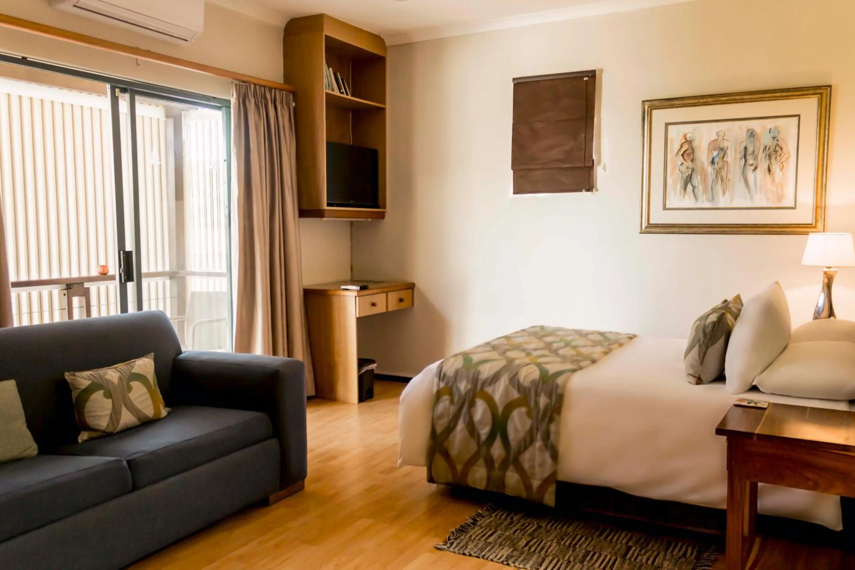 Bed in Misty Blue Bed and Breakfast