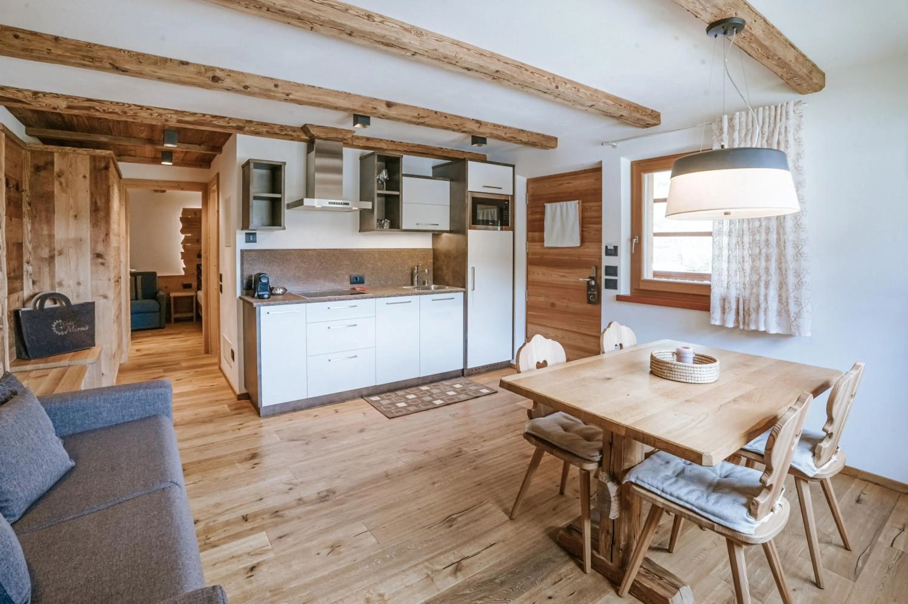 Kitchen or kitchenette in Chalet Mornà