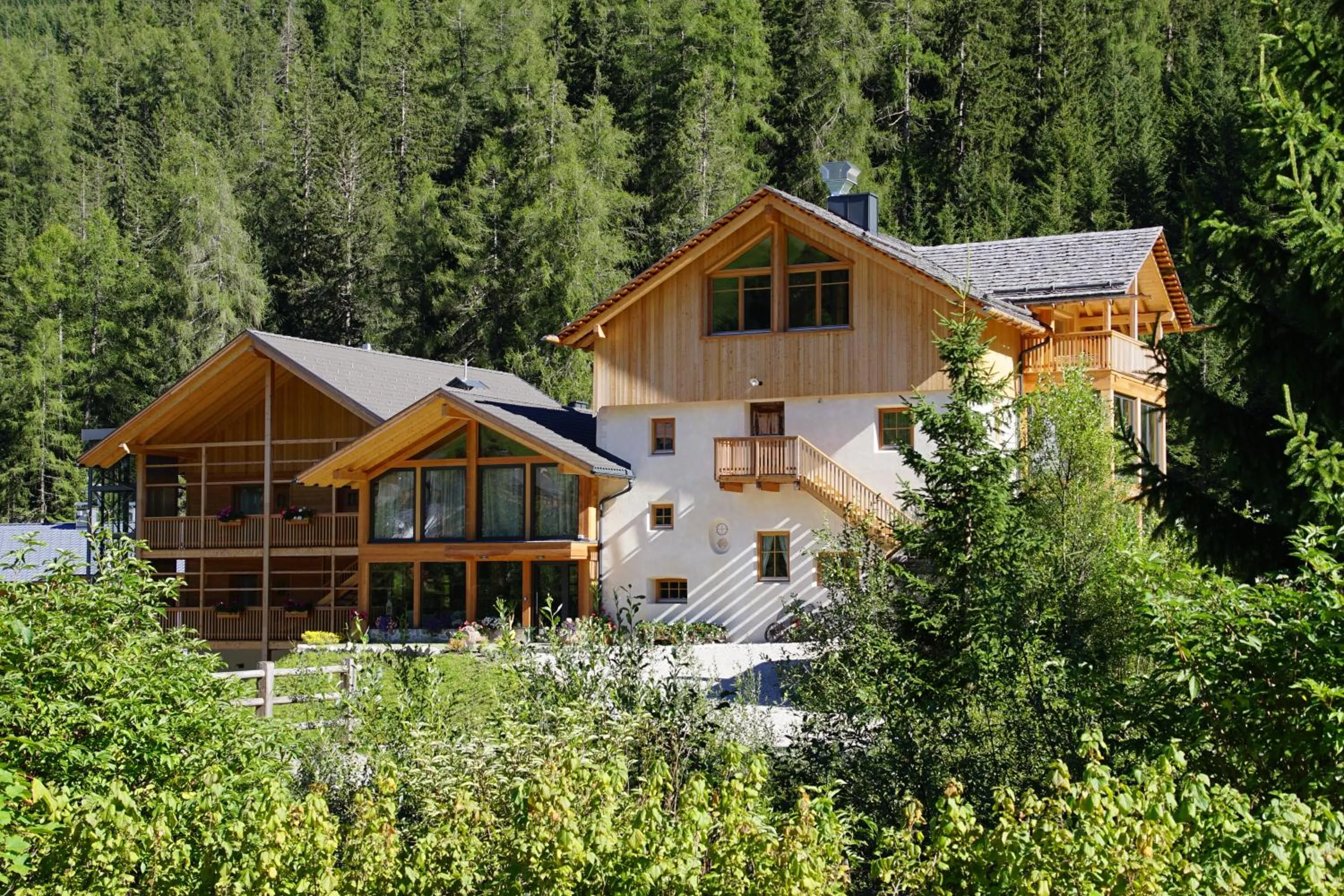 Property building in Chalet Mornà