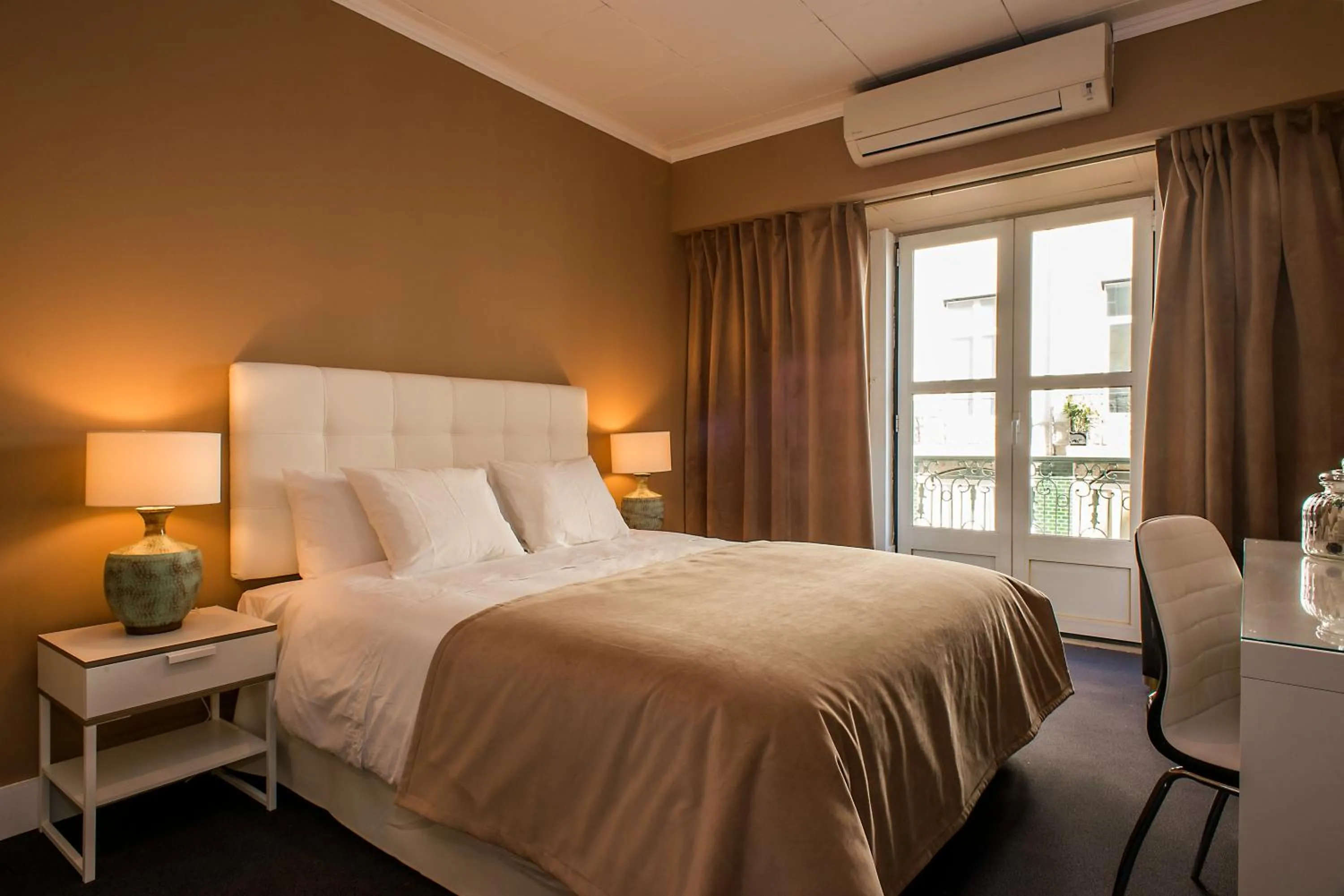 Suite with Balcony in PH Downtown Suites