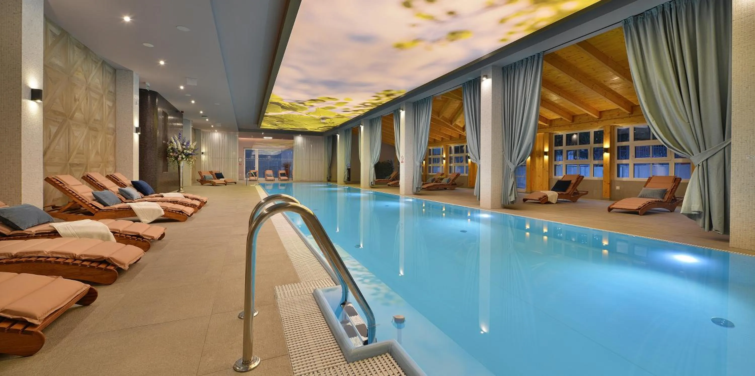 Swimming pool in Hotel pod Lipou RESORT