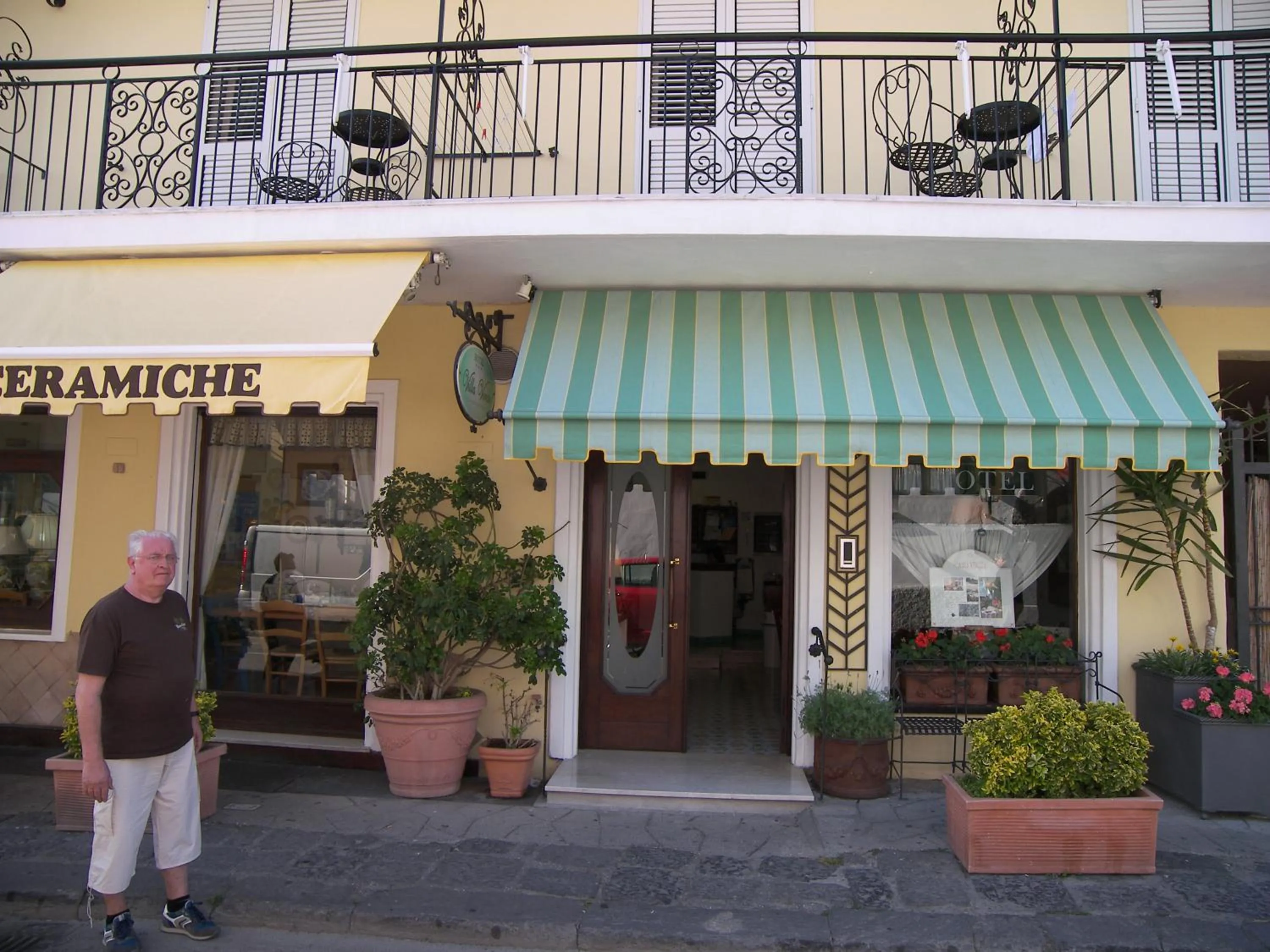 Property building in Hotel Villa Verde