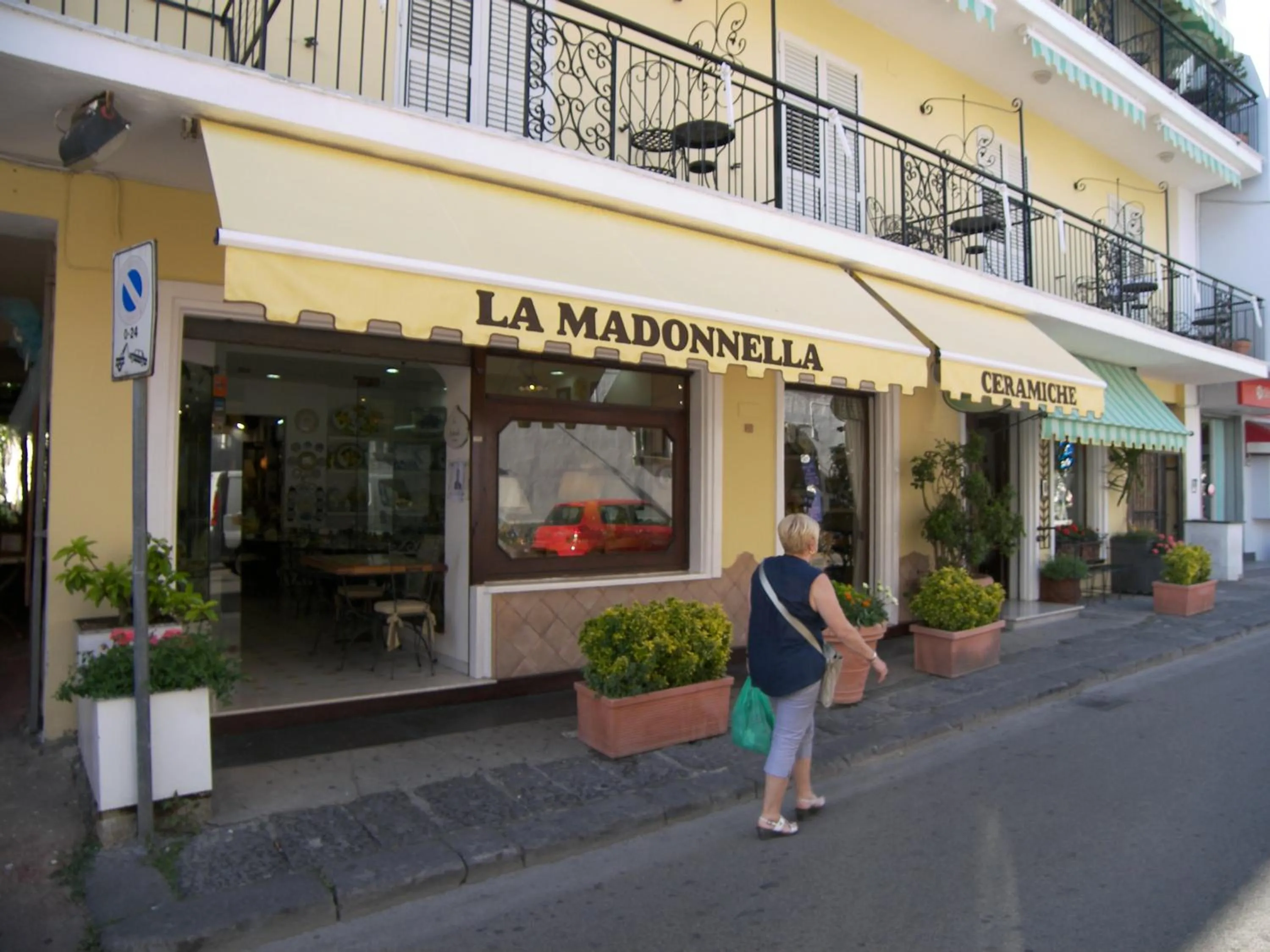 Property building in Hotel Villa Verde