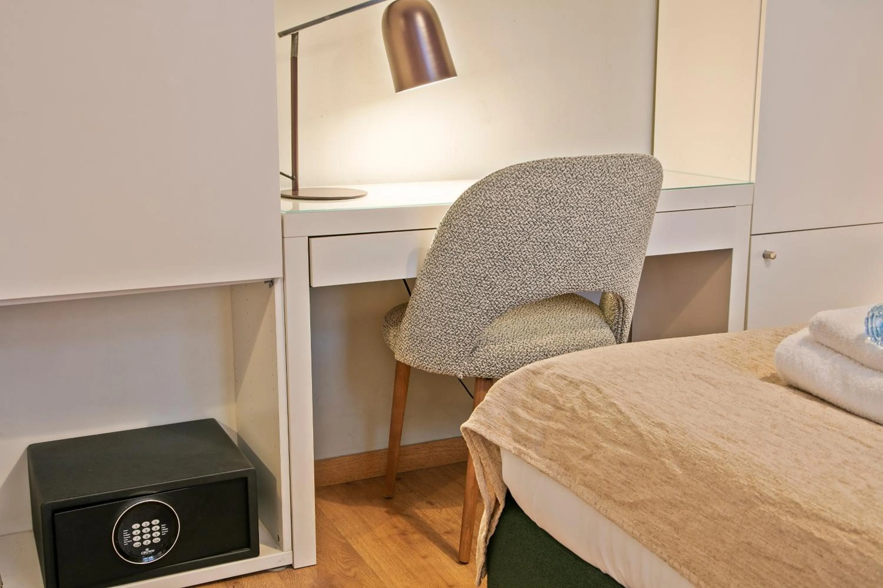 Seating area, Bed in Numa I Caja Apartments