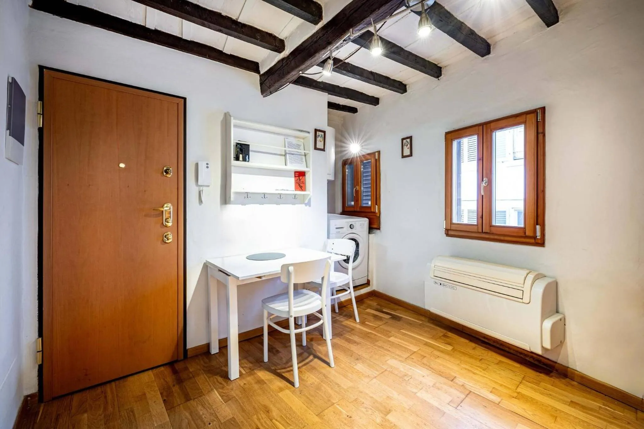 Roommo Carmine