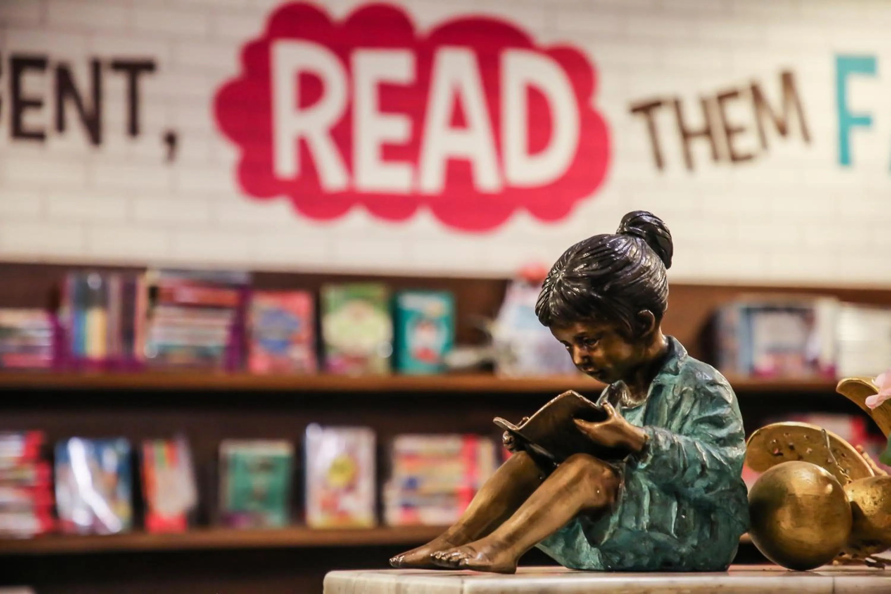 Library in Rain Tree Khao Yai Hotel