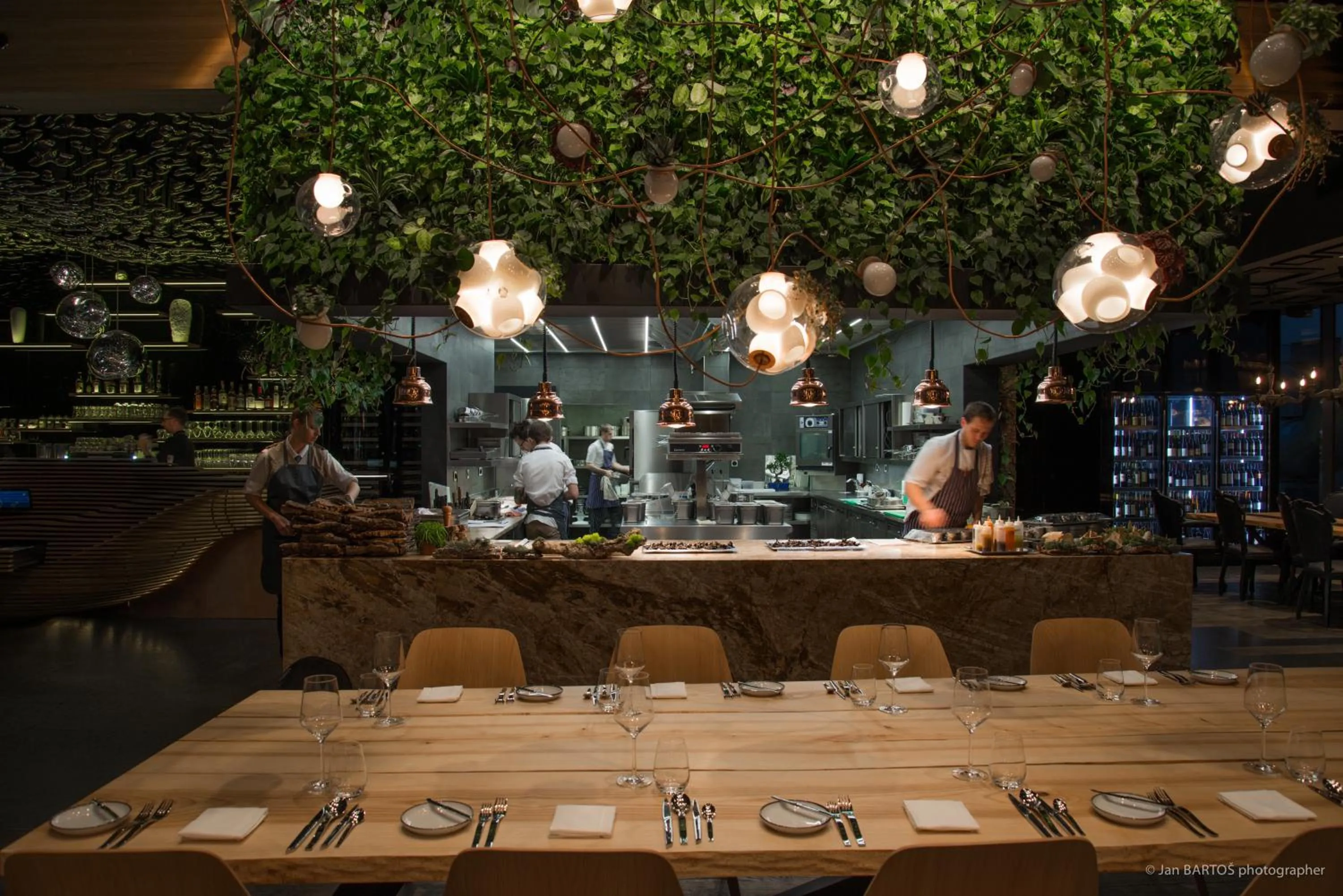 Restaurant/places to eat in Theatre Hotel