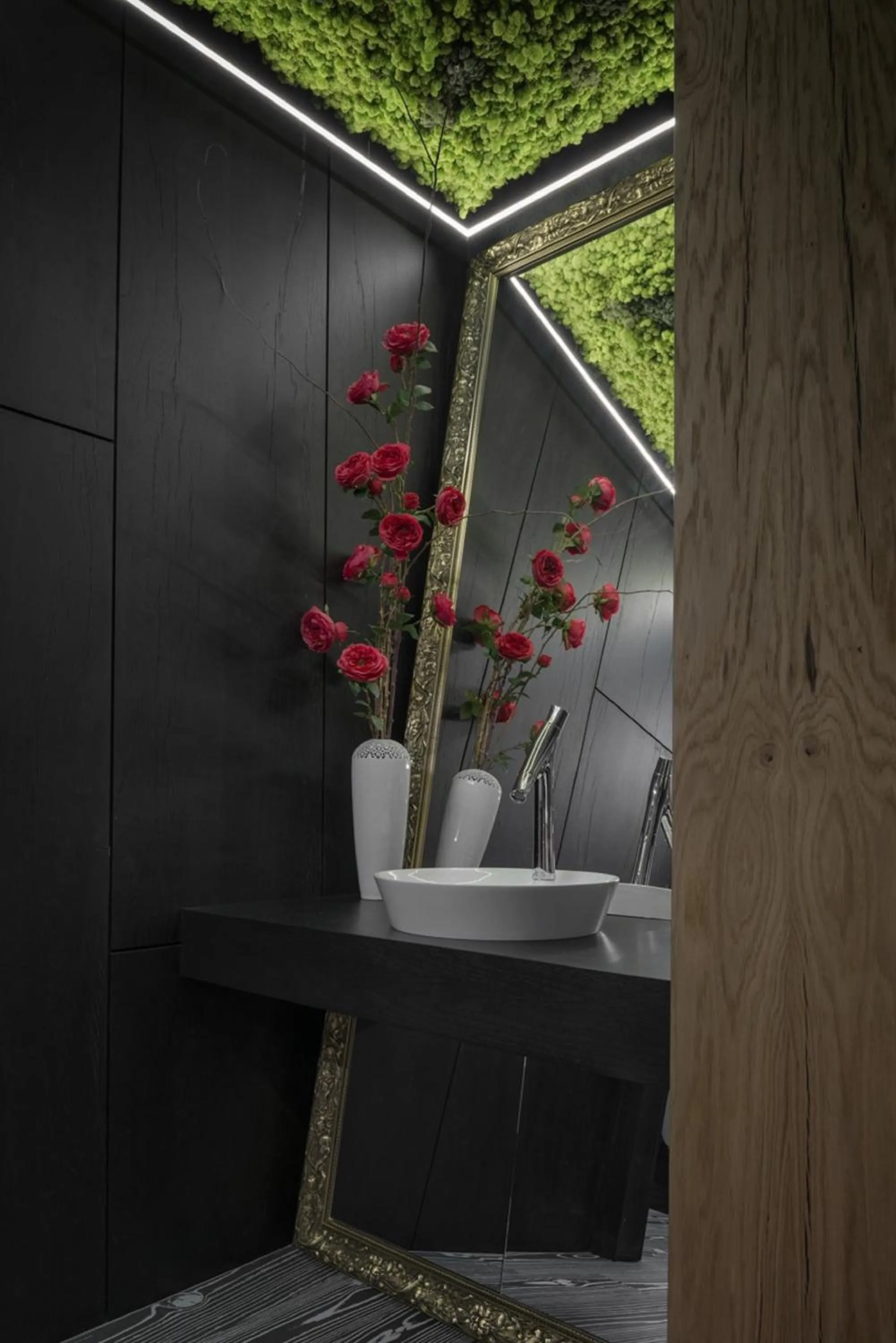 Area and facilities in Theatre Hotel