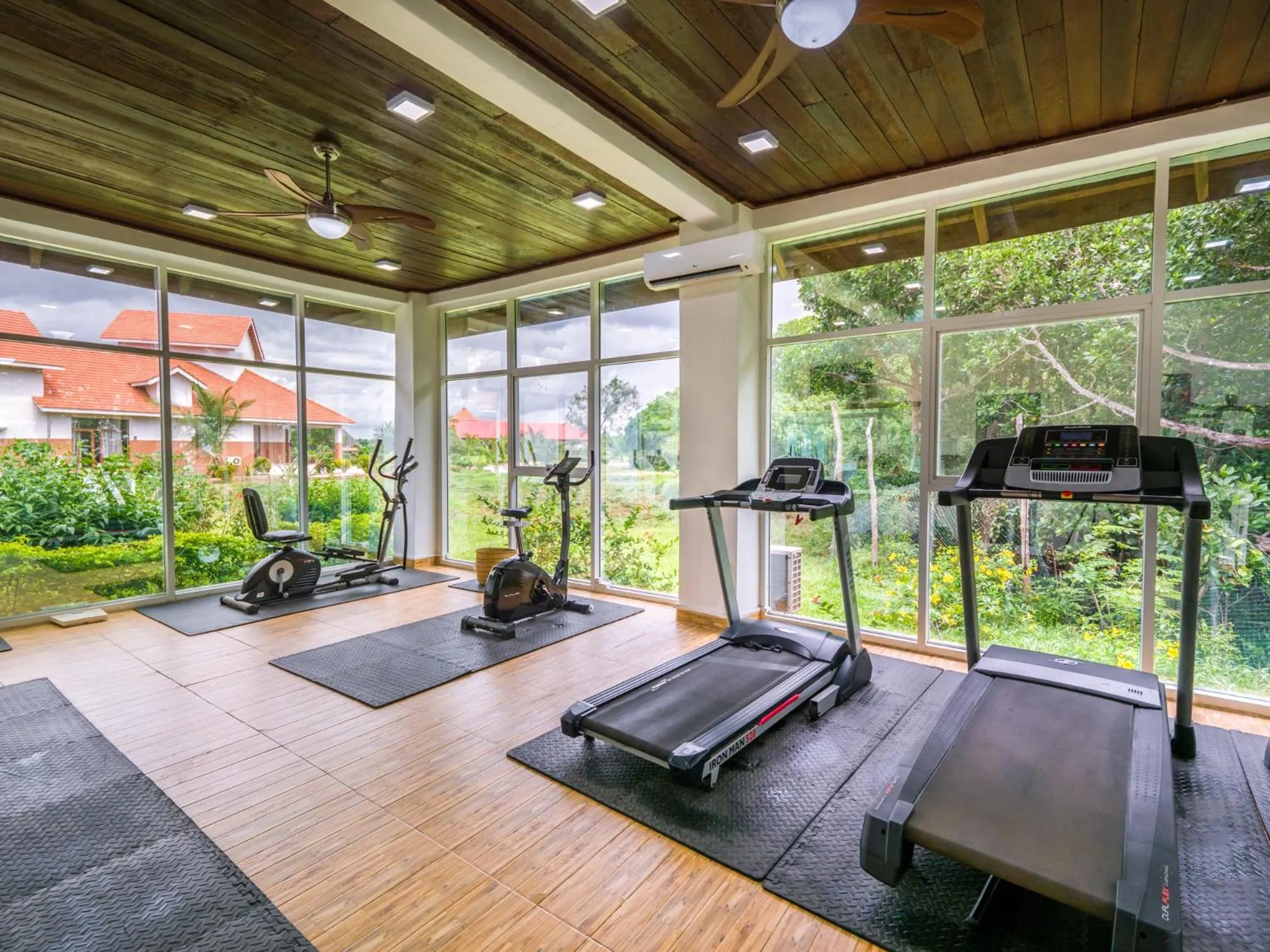 Fitness centre/facilities in Azao Resort & Spa