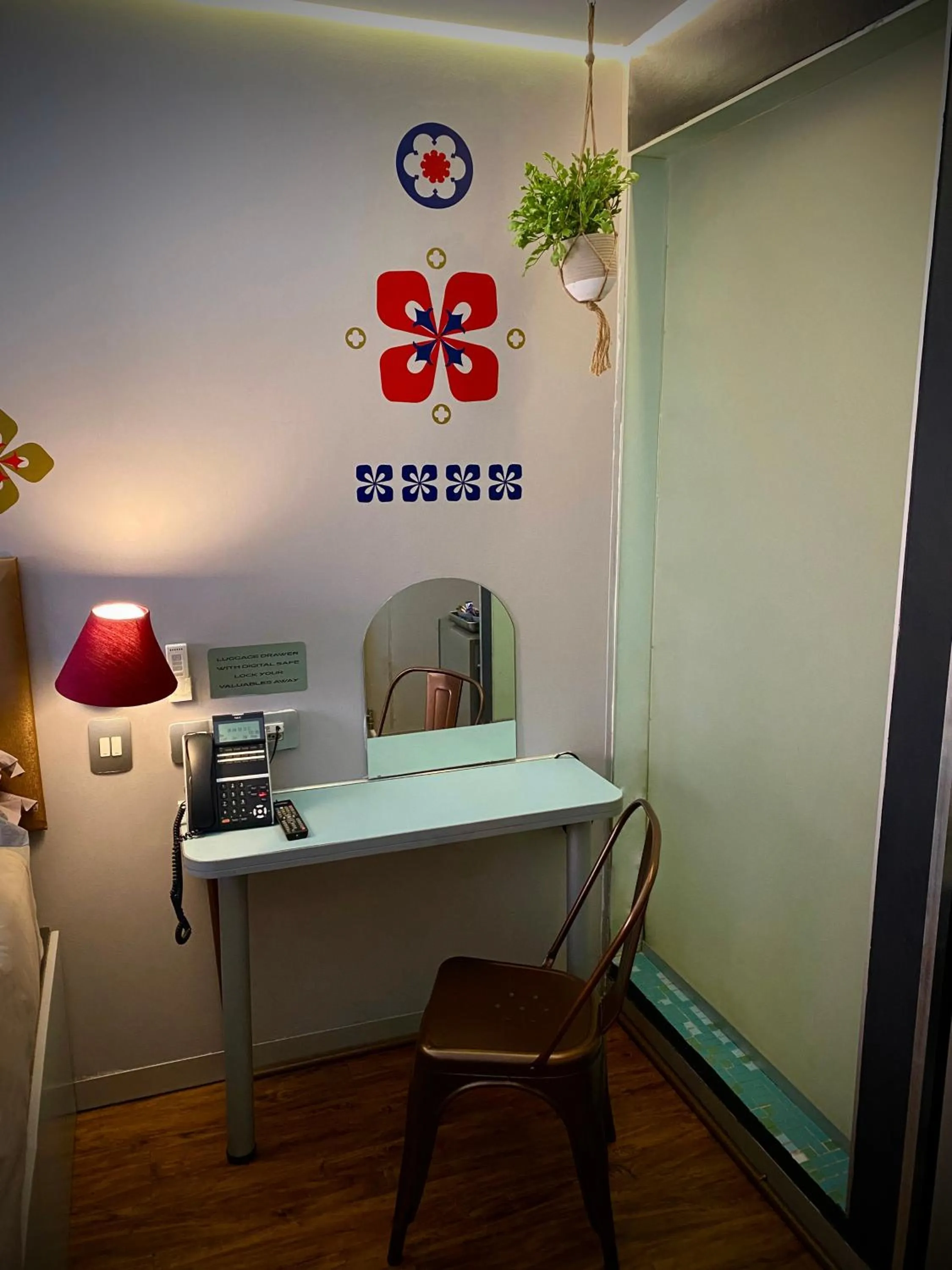 hair dresser in Bannister Hotel