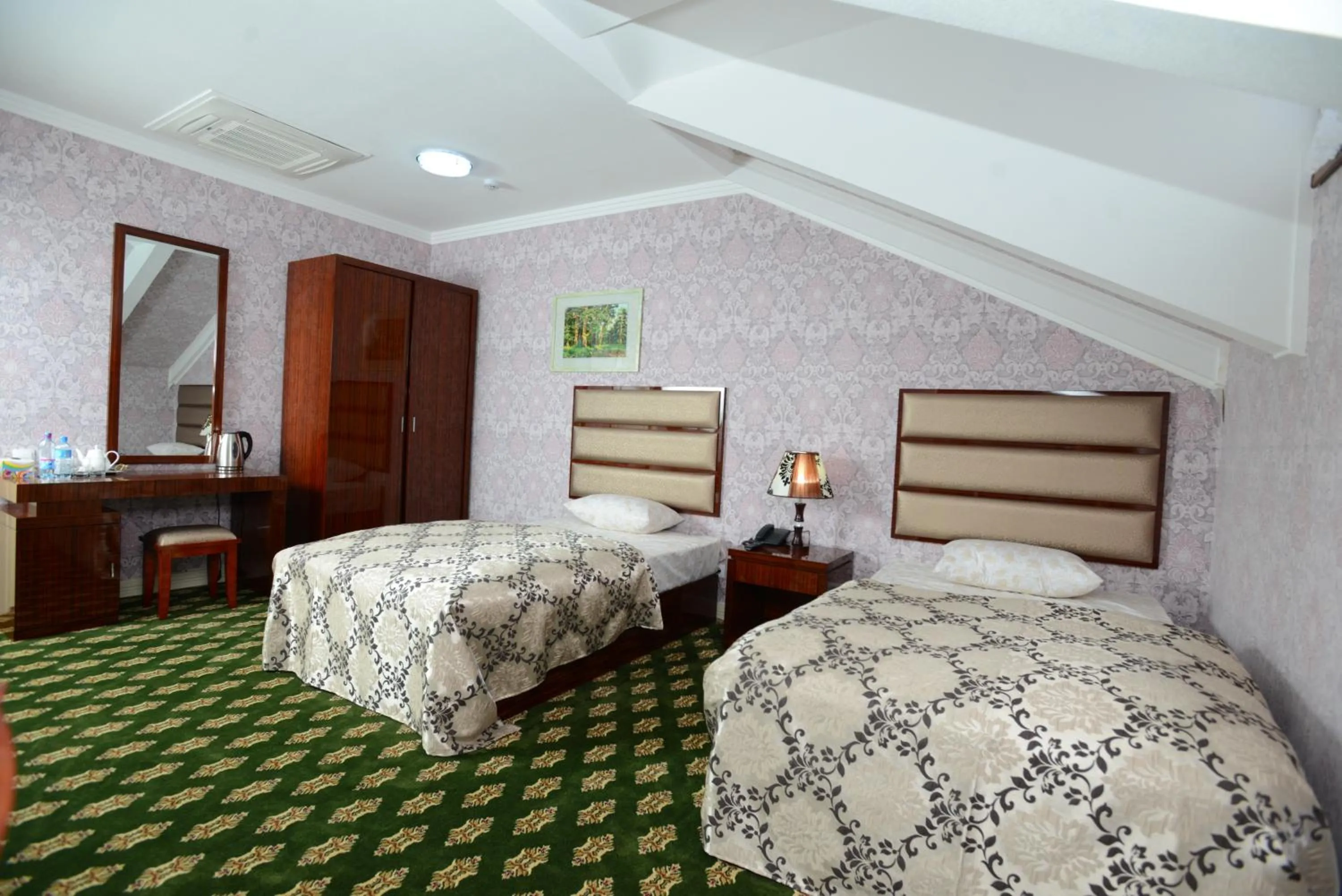 Photo of the whole room, Bed in City Line Boutique Hotel