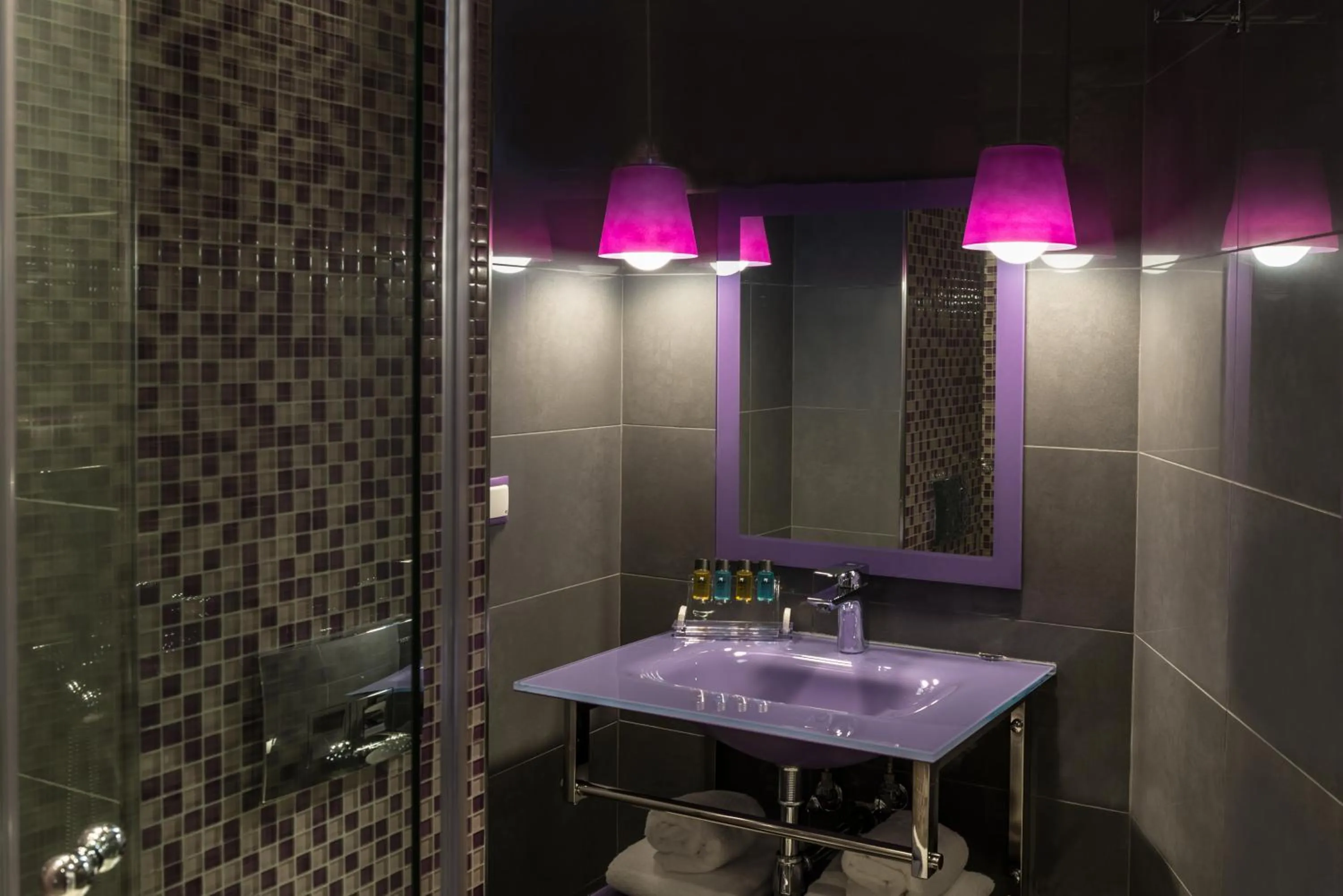 Bathroom in Sweet Pop