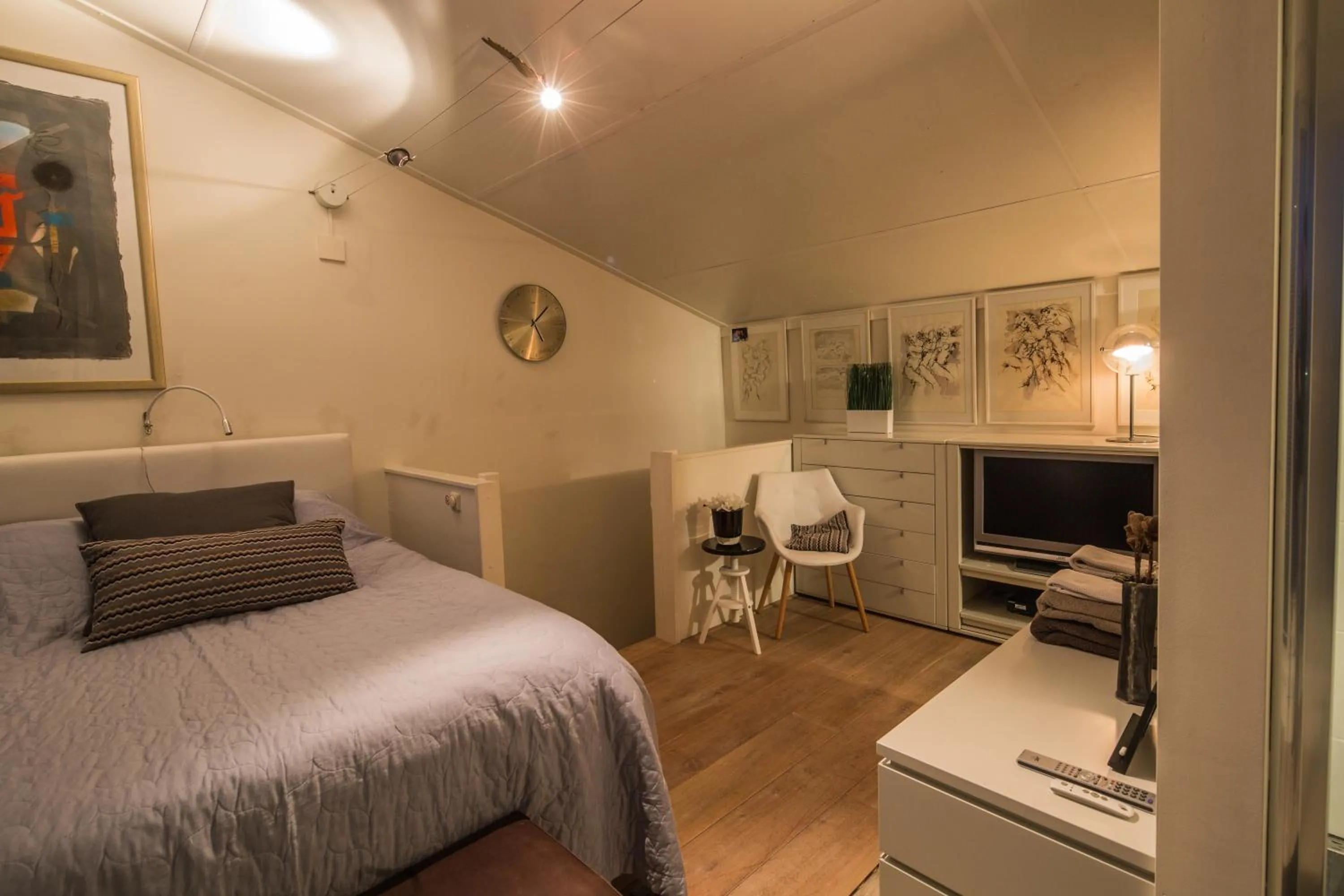 Photo of the whole room in Sleep At Slim Amsterdam