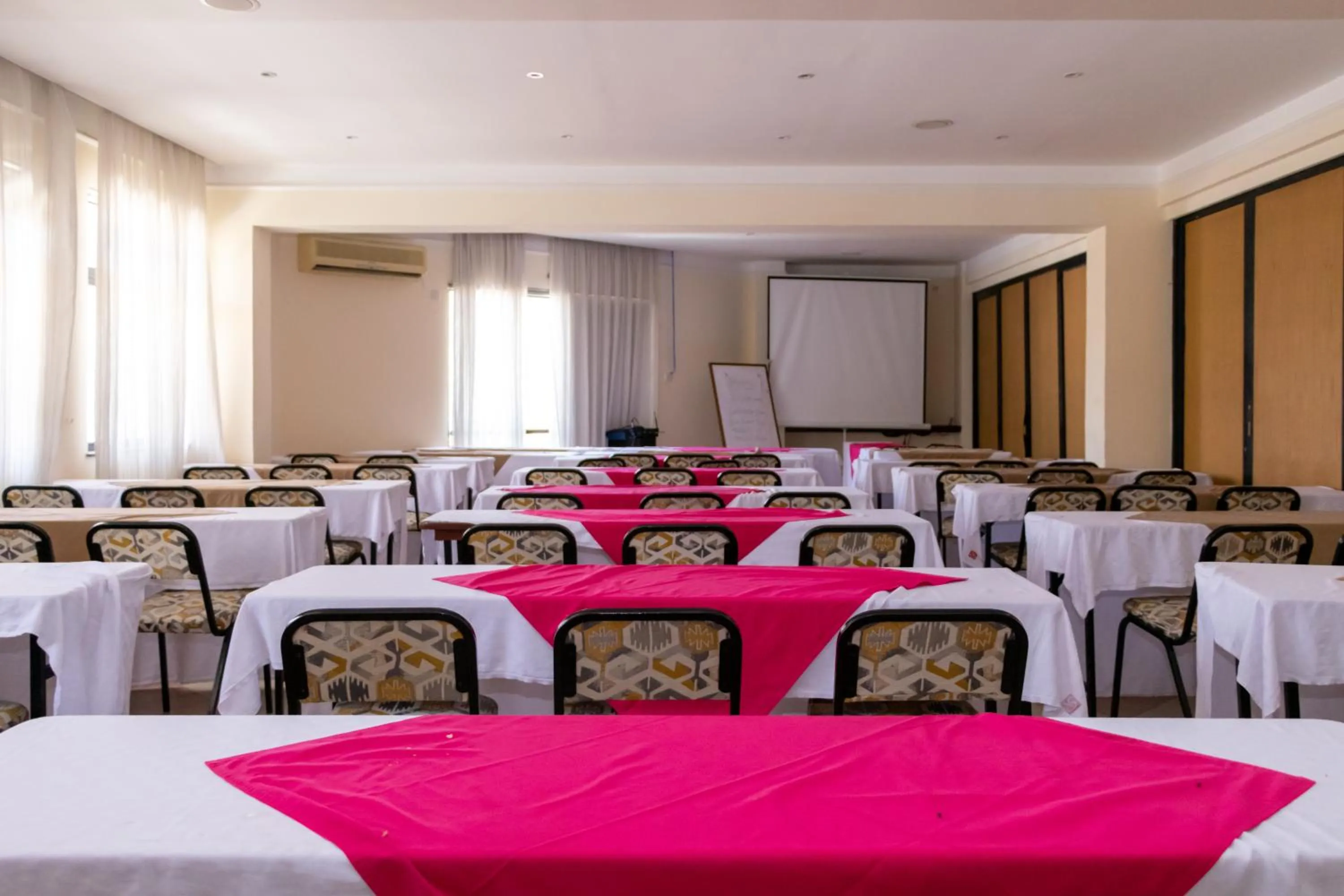 Meeting/conference room in Royal Court Hotel