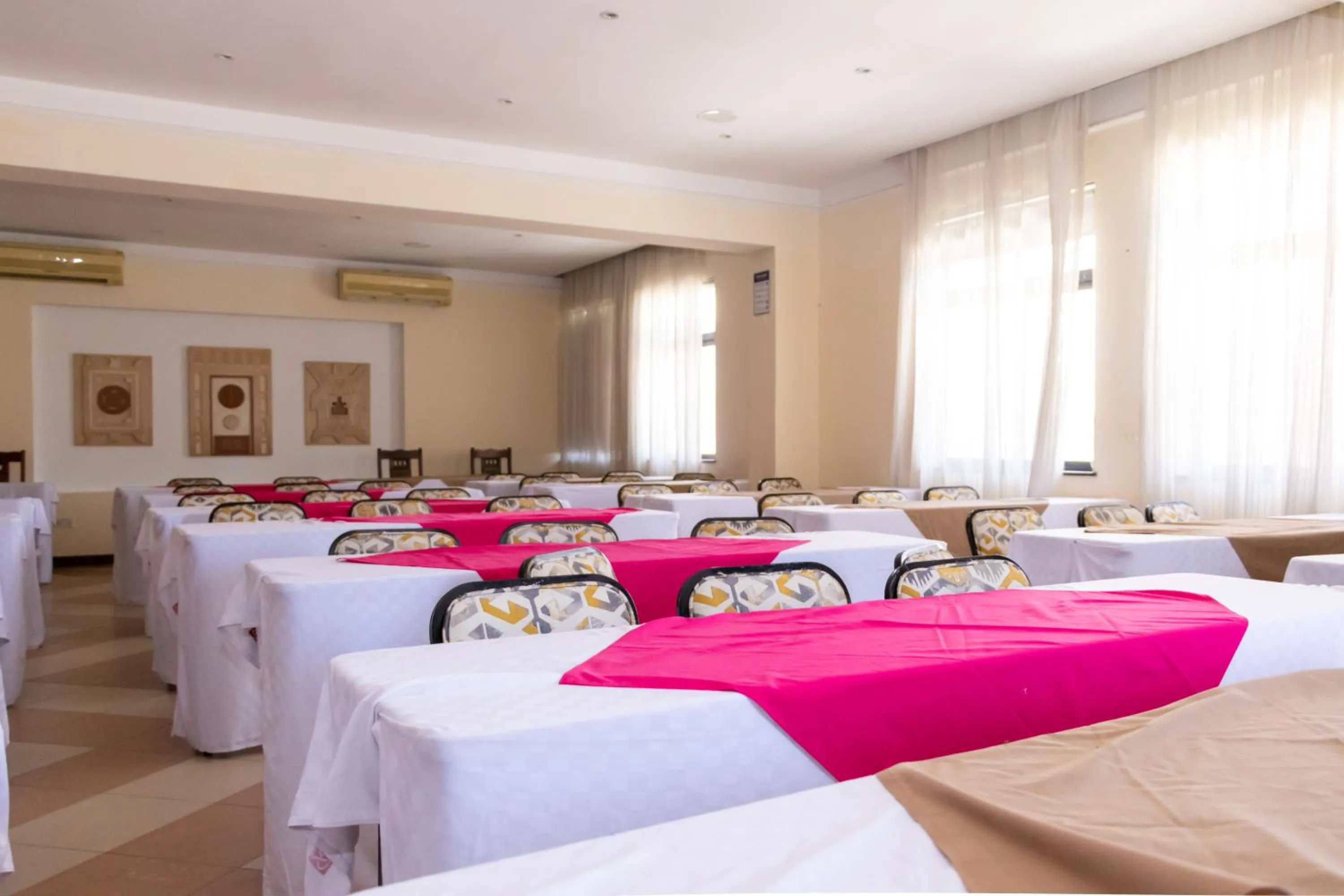 Meeting/conference room, Bed in Royal Court Hotel