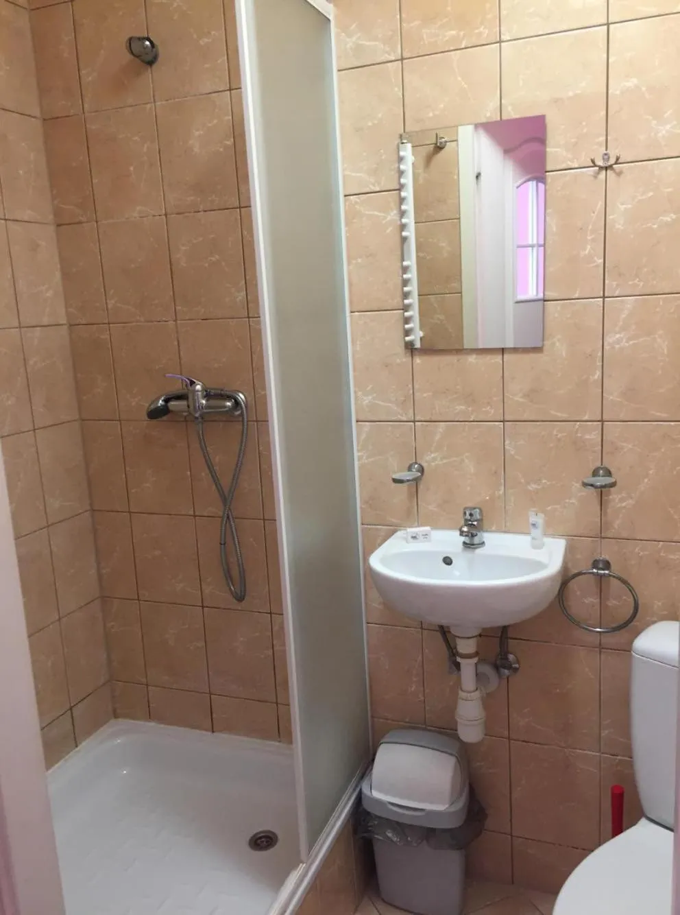 Bathroom in OWR Relax - Hostel położony blisko atrakcji turystycznych