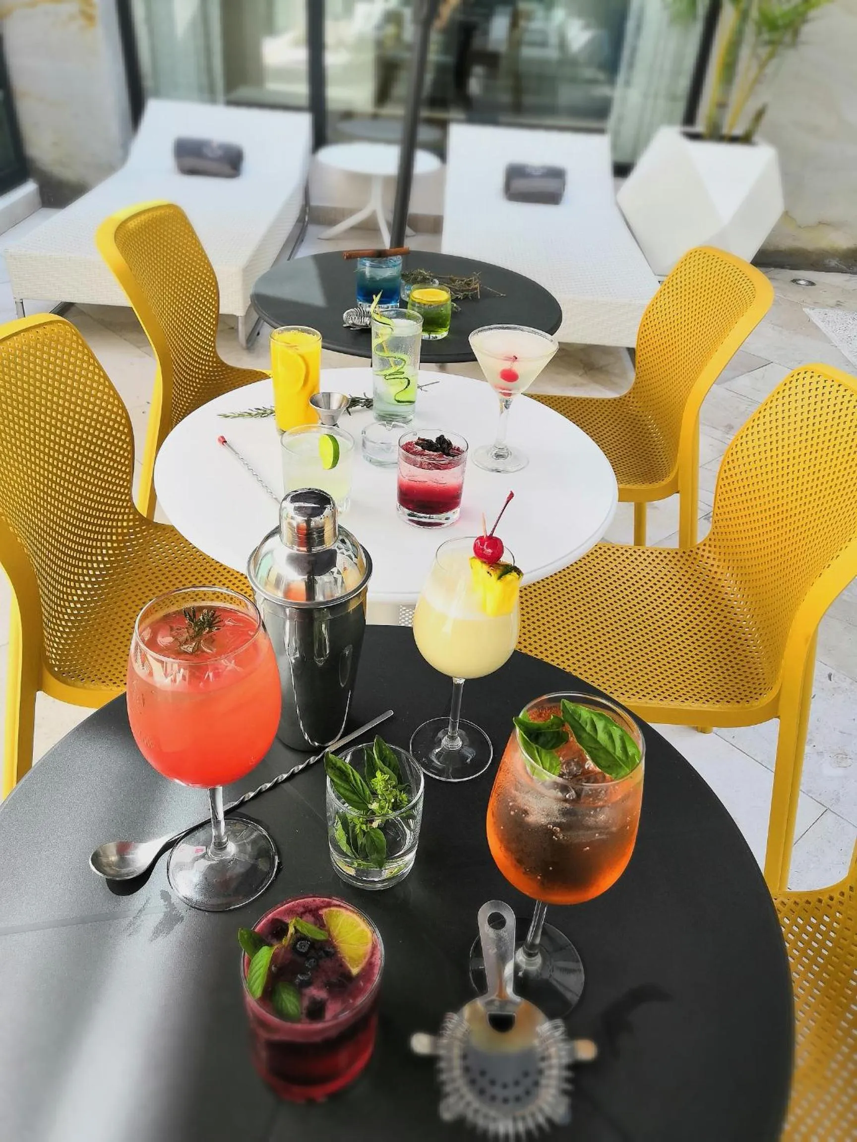 Drinks in FCH Hotel Expo Adults only