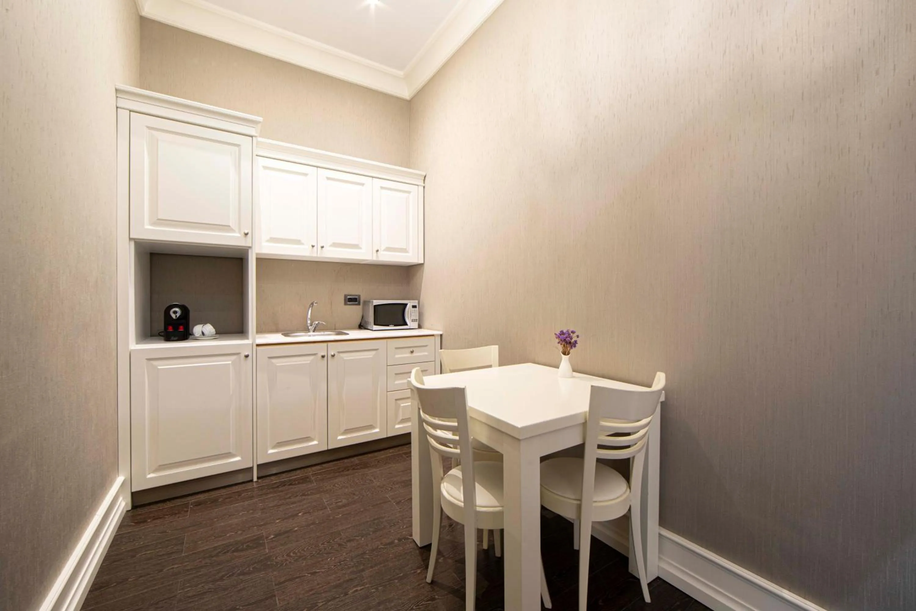 Kitchen or kitchenette in Sapphire City Hotel