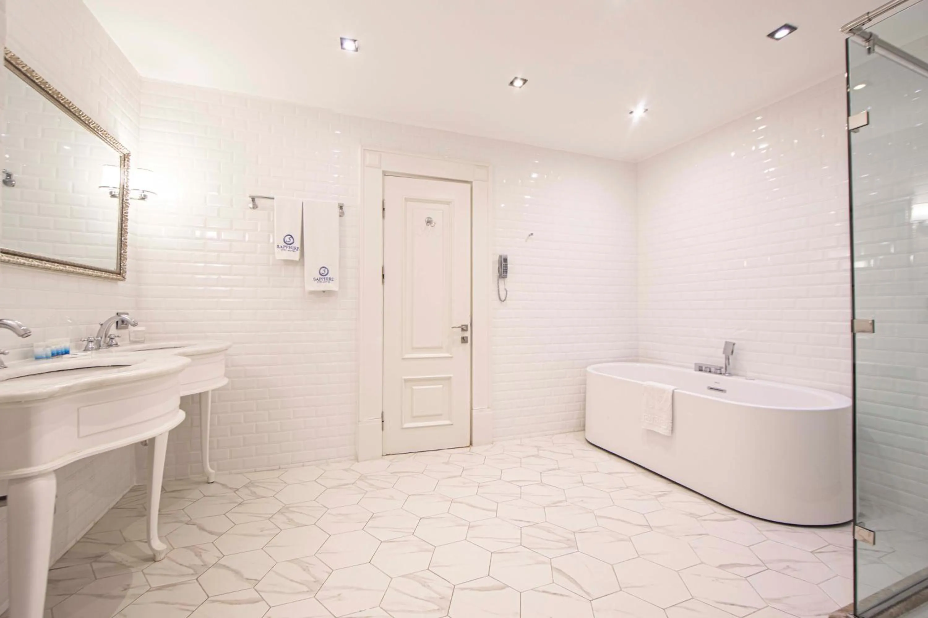 Bathroom in Sapphire City Hotel