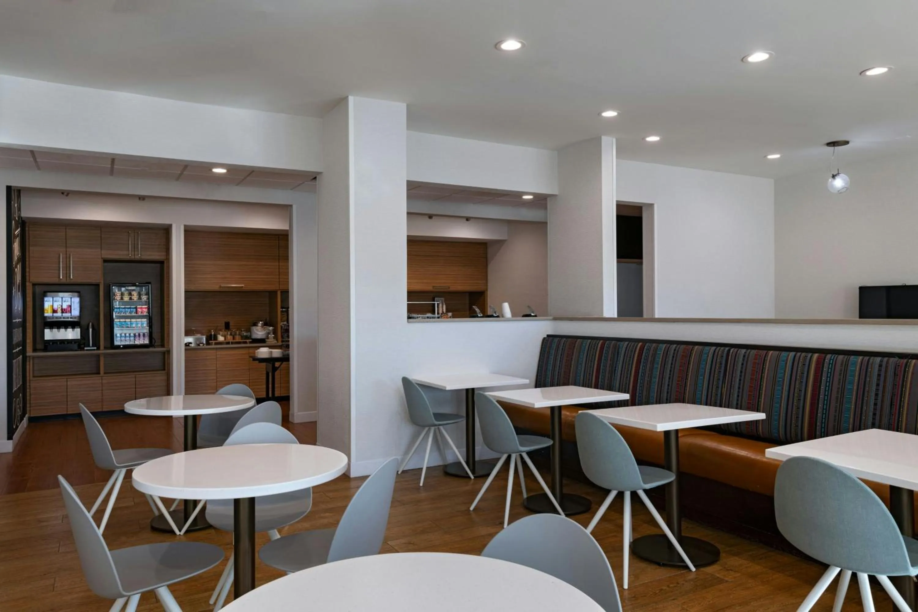 Breakfast in TownePlace Suites by Marriott Ames