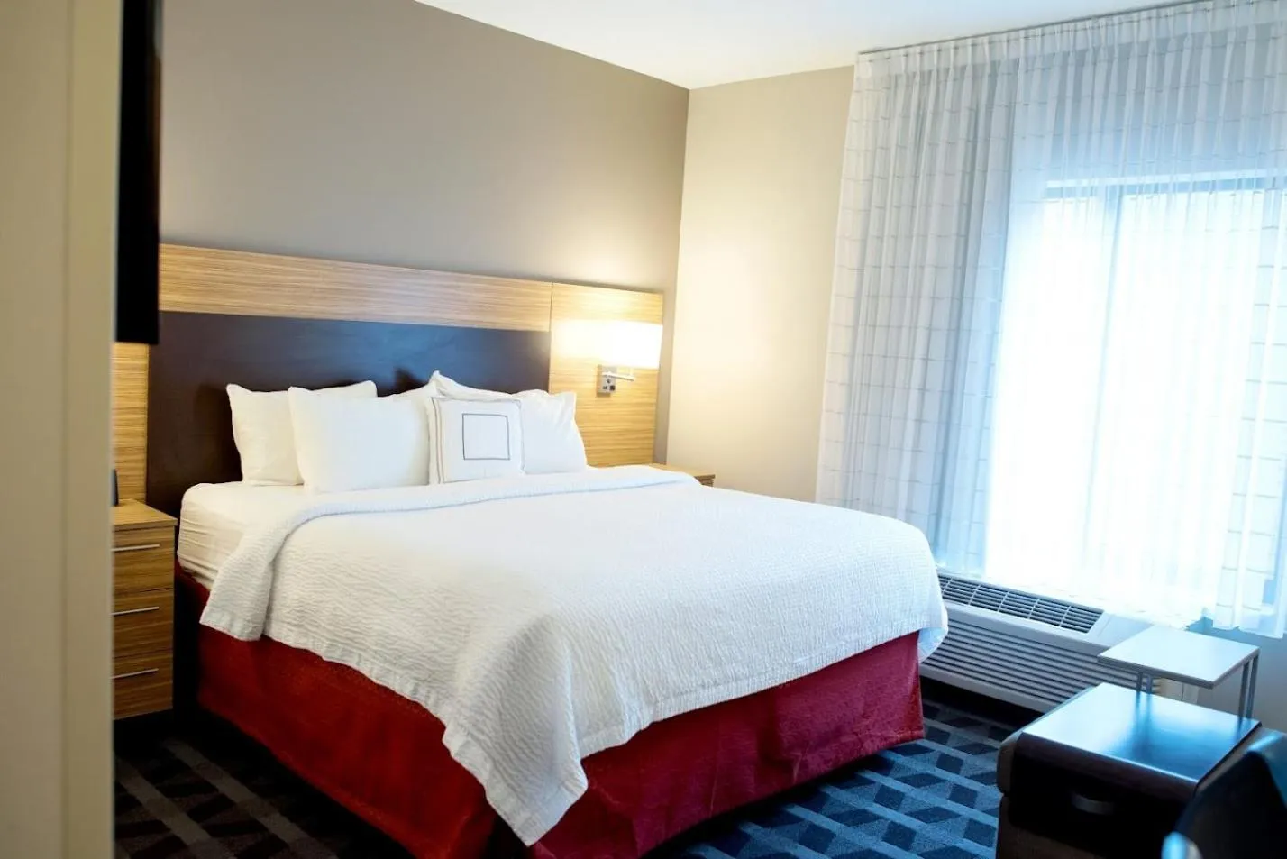 Bed in TownePlace Suites by Marriott Ames