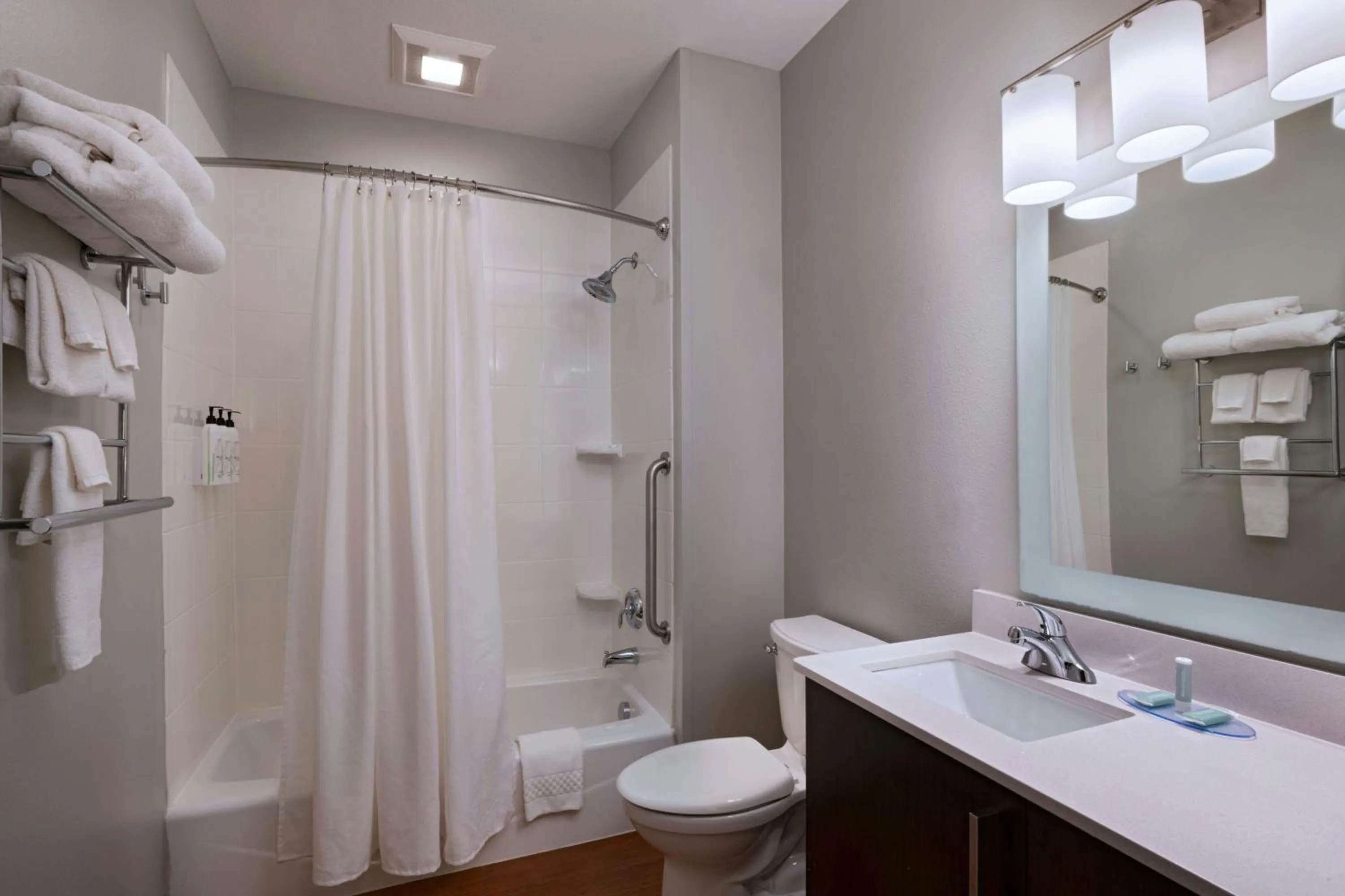 Bathroom in TownePlace Suites by Marriott Ames