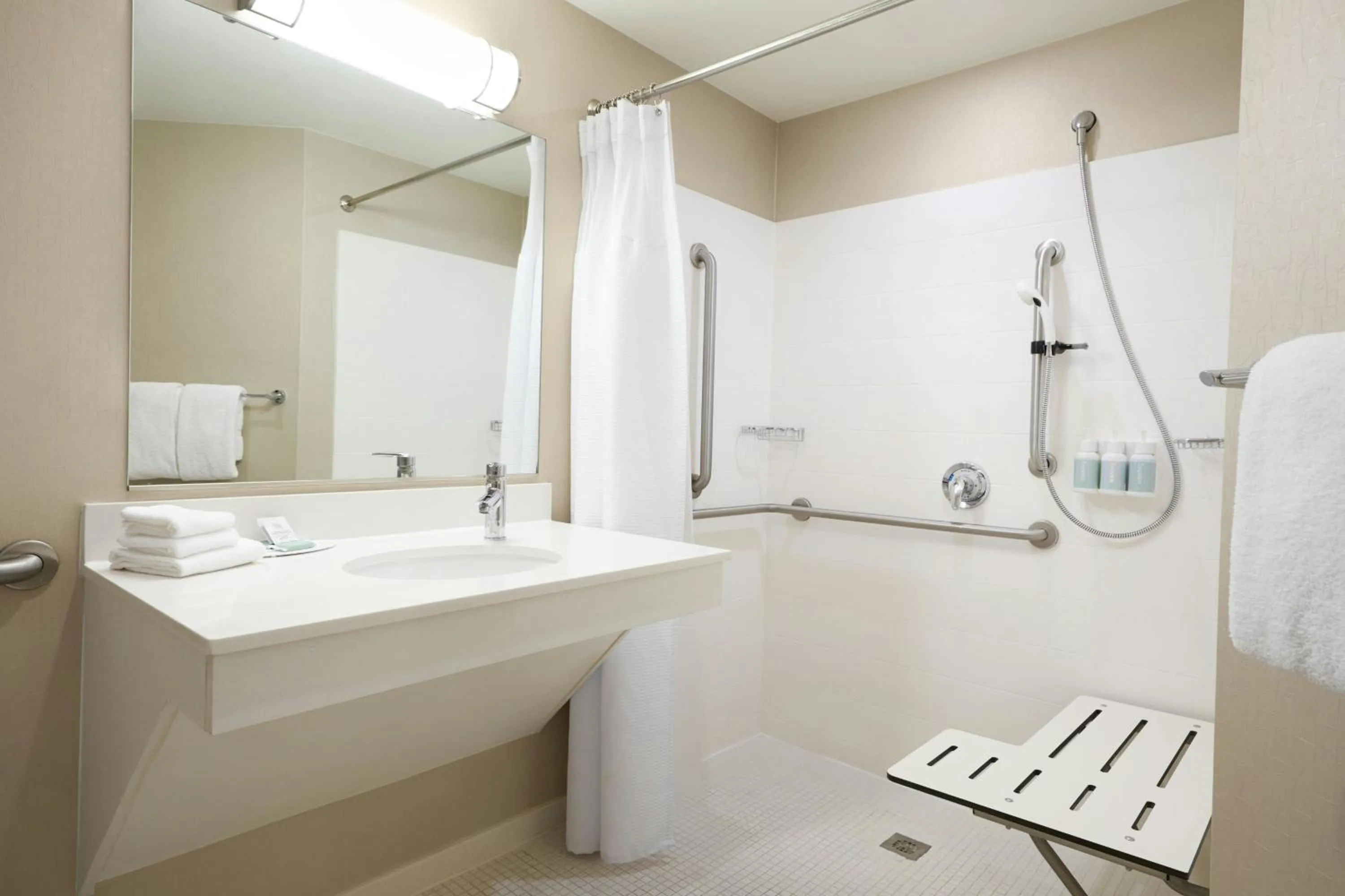 Bathroom in SpringHill Suites by Marriott San Diego Downtown/Bayfront